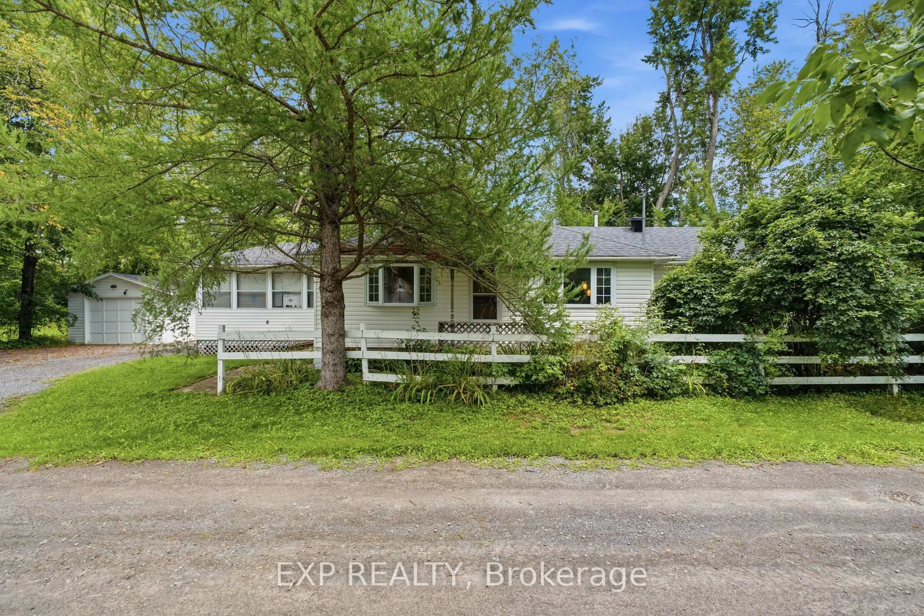 A pic from outside/outdoor area/front of a property/back of a property/a pic from drone, street for 144 Ruth St, Carleton Place Ontario K7C 0C4