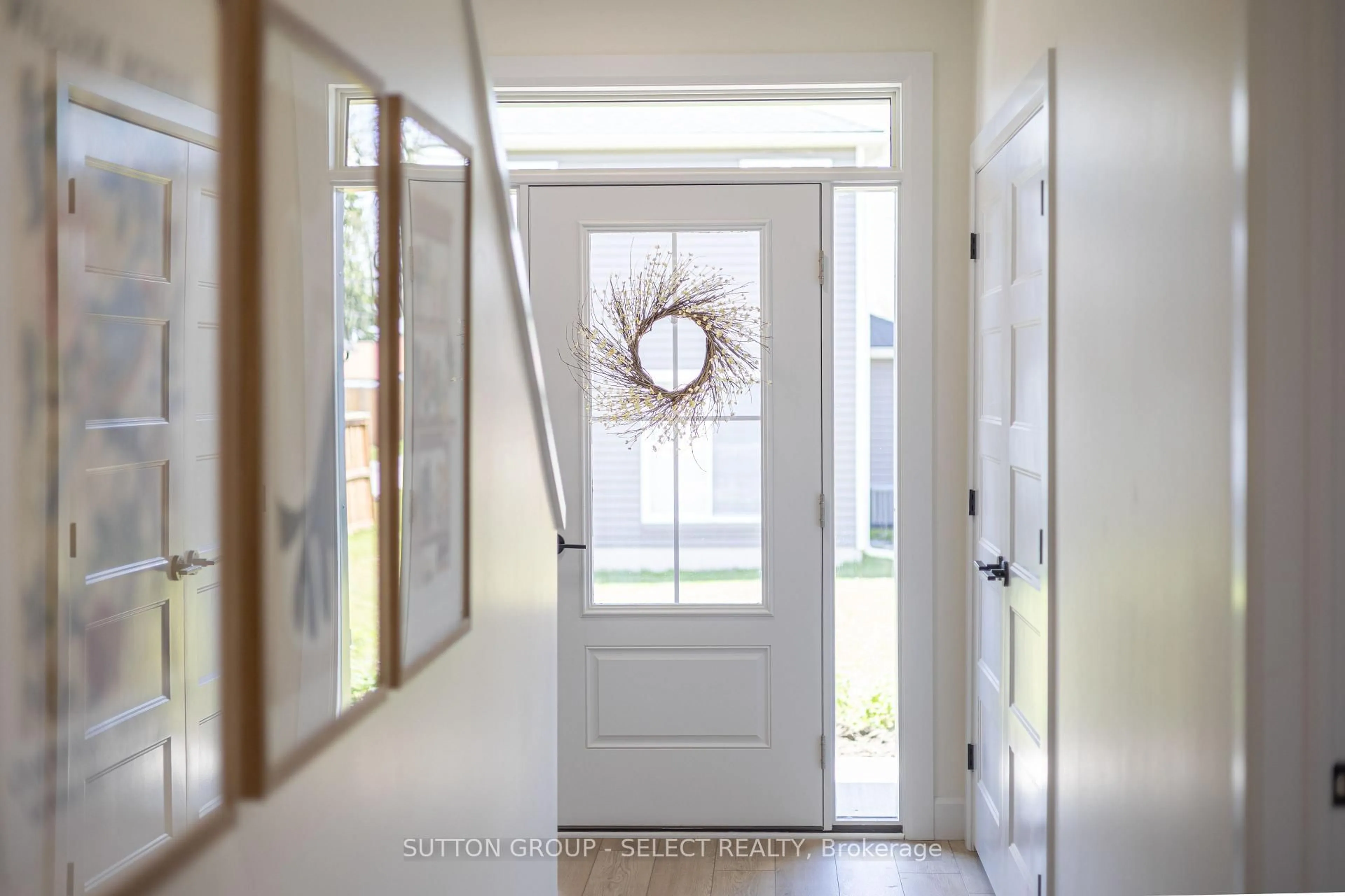 Indoor entryway for 233 Upper Queen St #26, Thames Centre Ontario N0M 2P0