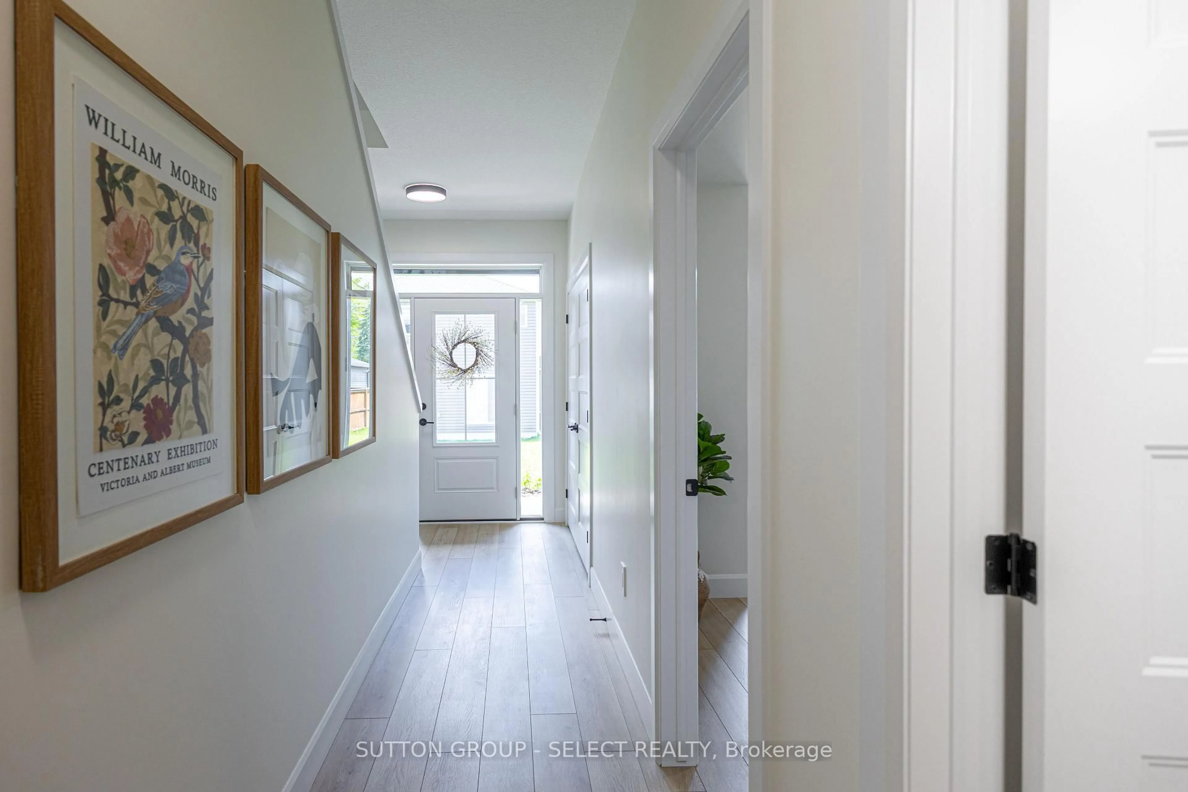 Indoor entryway for 233 Upper Queen St #26, Thames Centre Ontario N0M 2P0