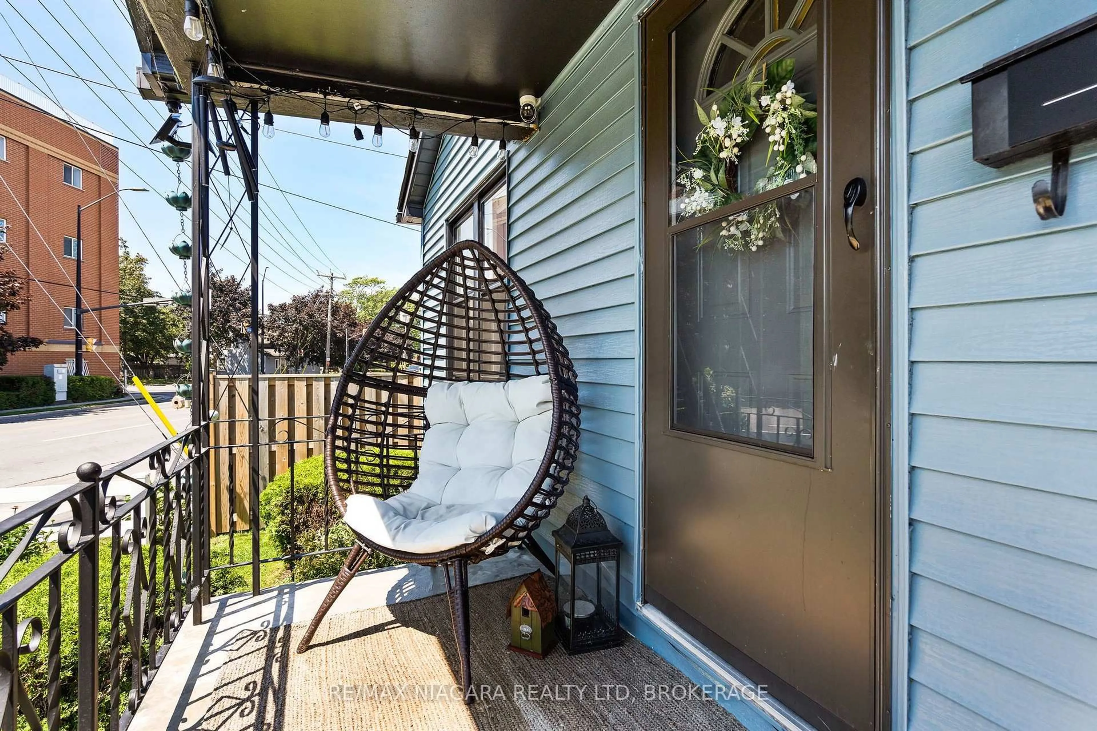 Patio, street for 741 Elm St, Port Colborne Ontario L3K 4R2
