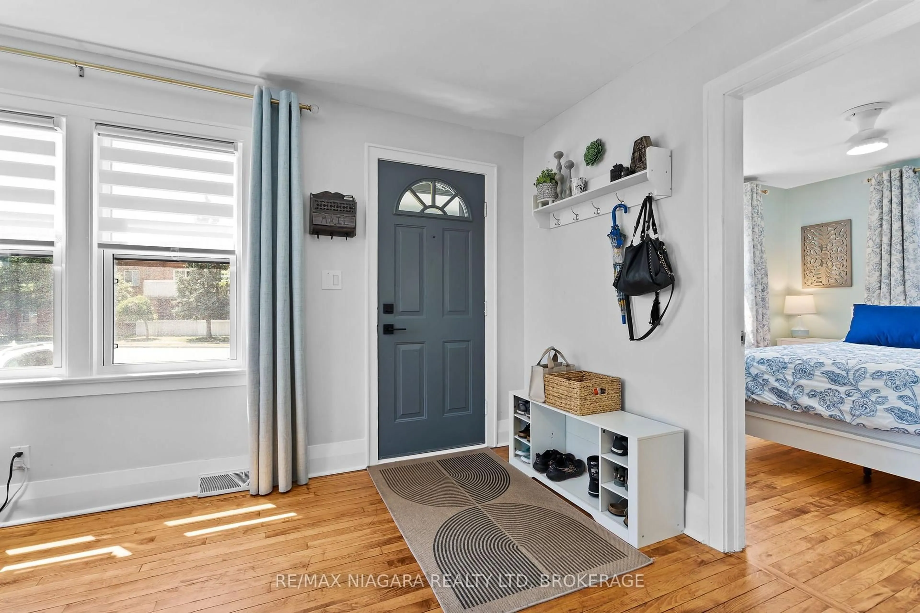 Indoor entryway for 741 Elm St, Port Colborne Ontario L3K 4R2