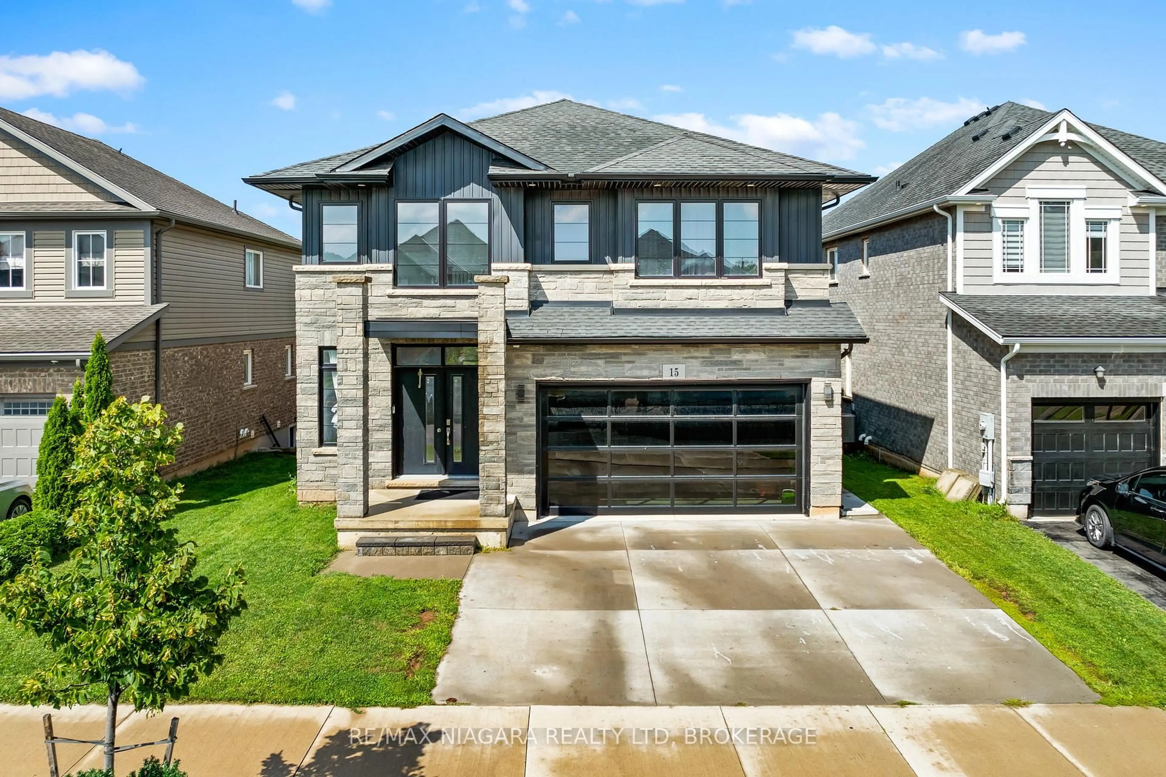 Home with brick exterior material, street for 15 Myrtle St, Pelham Ontario L3B 5N5