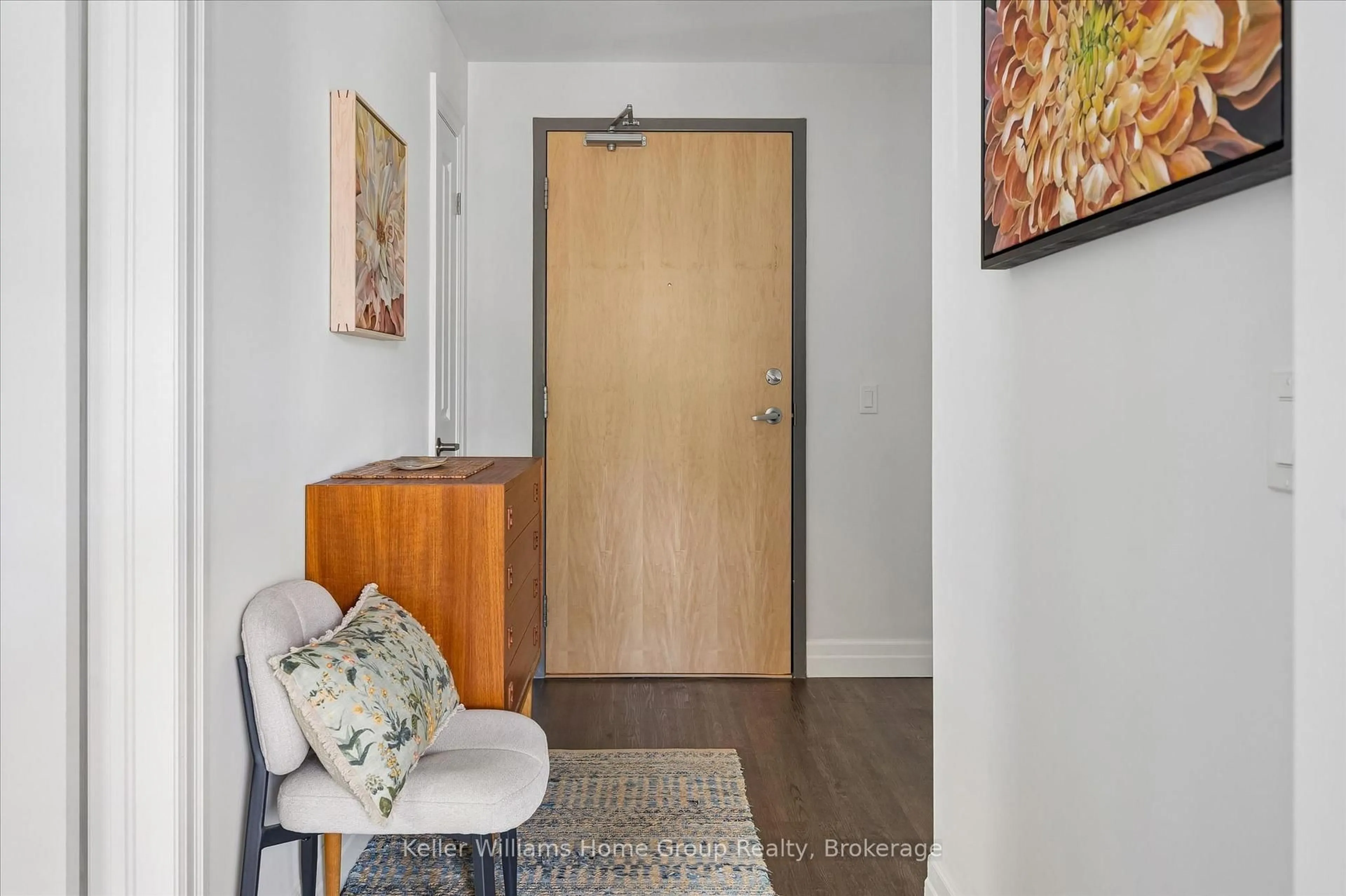Indoor entryway for 19 Stumpf St #201, Centre Wellington Ontario N0B 1S0
