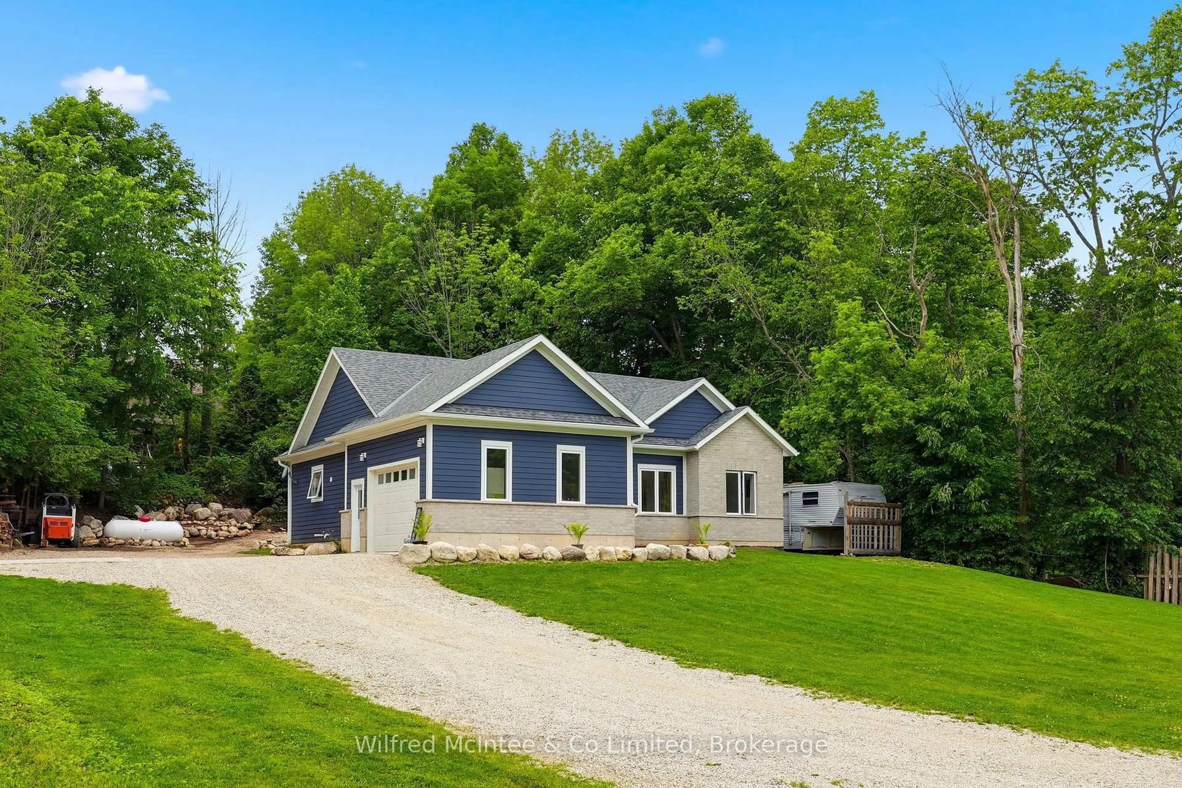 Home with vinyl exterior material, unknown for 316040 6 Highway, Chatsworth Ontario N0H 2V0