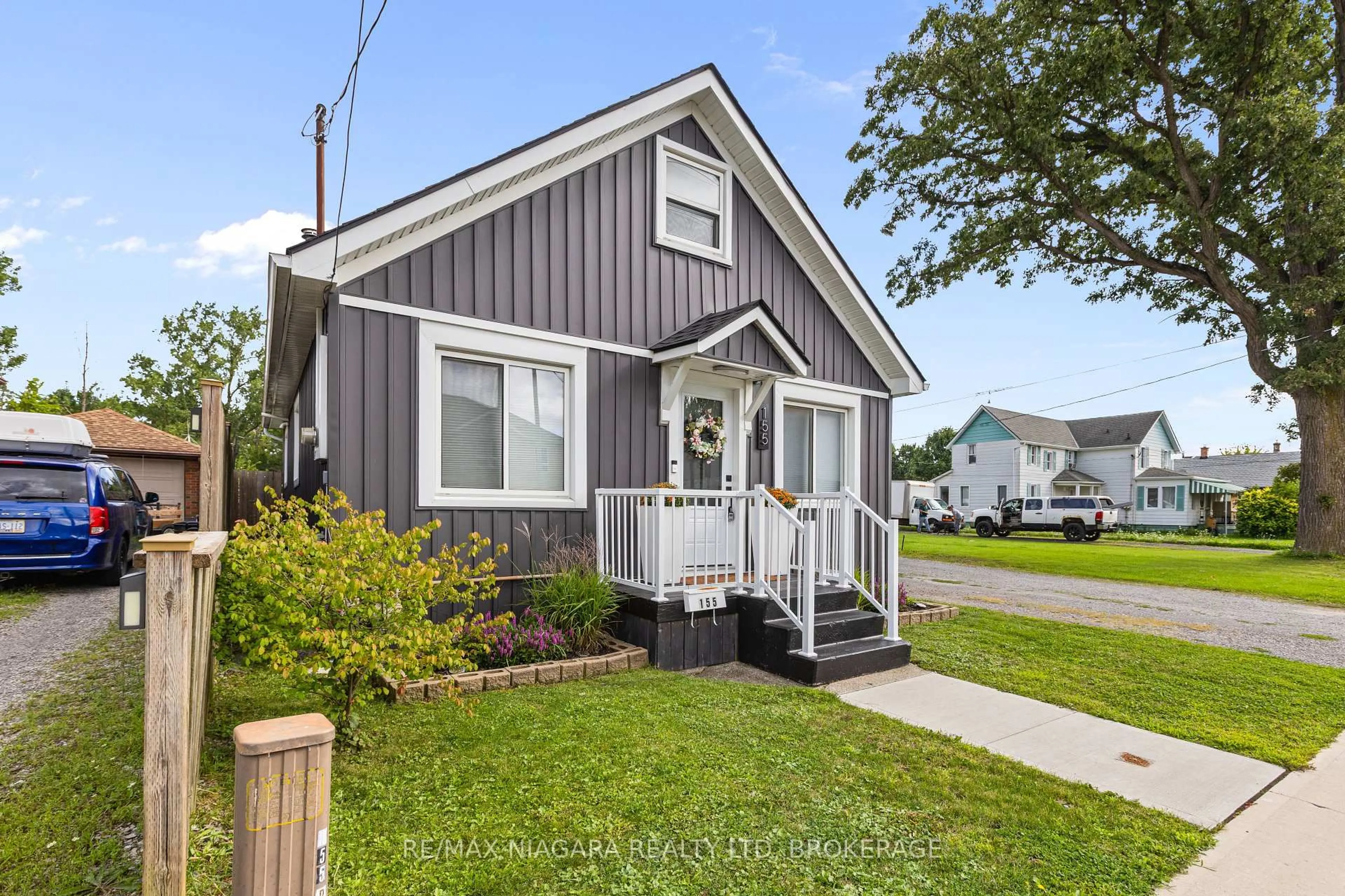 Home with vinyl exterior material, street for 155 Broadway St, Welland Ontario L3C 5L6