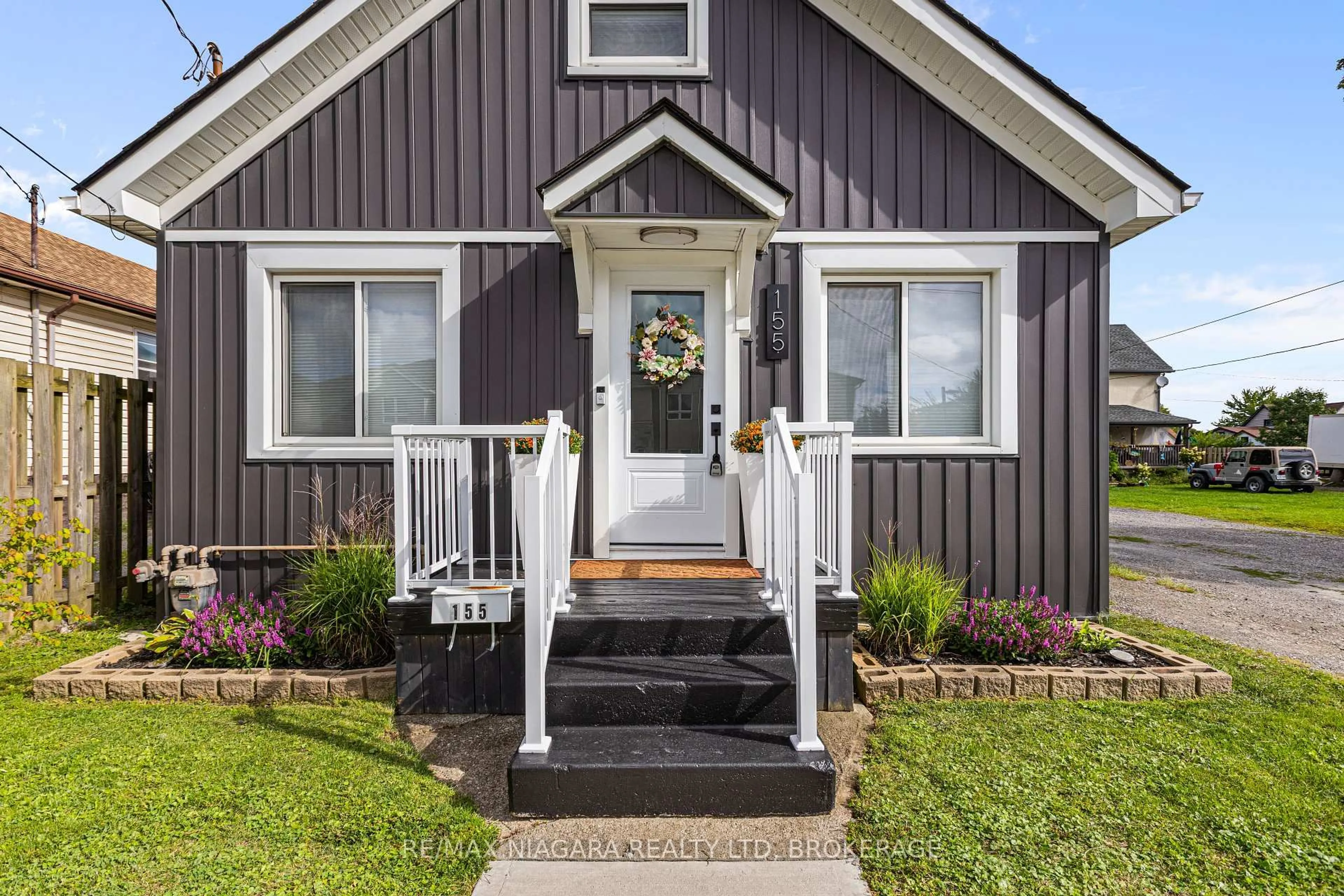 Home with vinyl exterior material, street for 155 Broadway St, Welland Ontario L3C 5L6