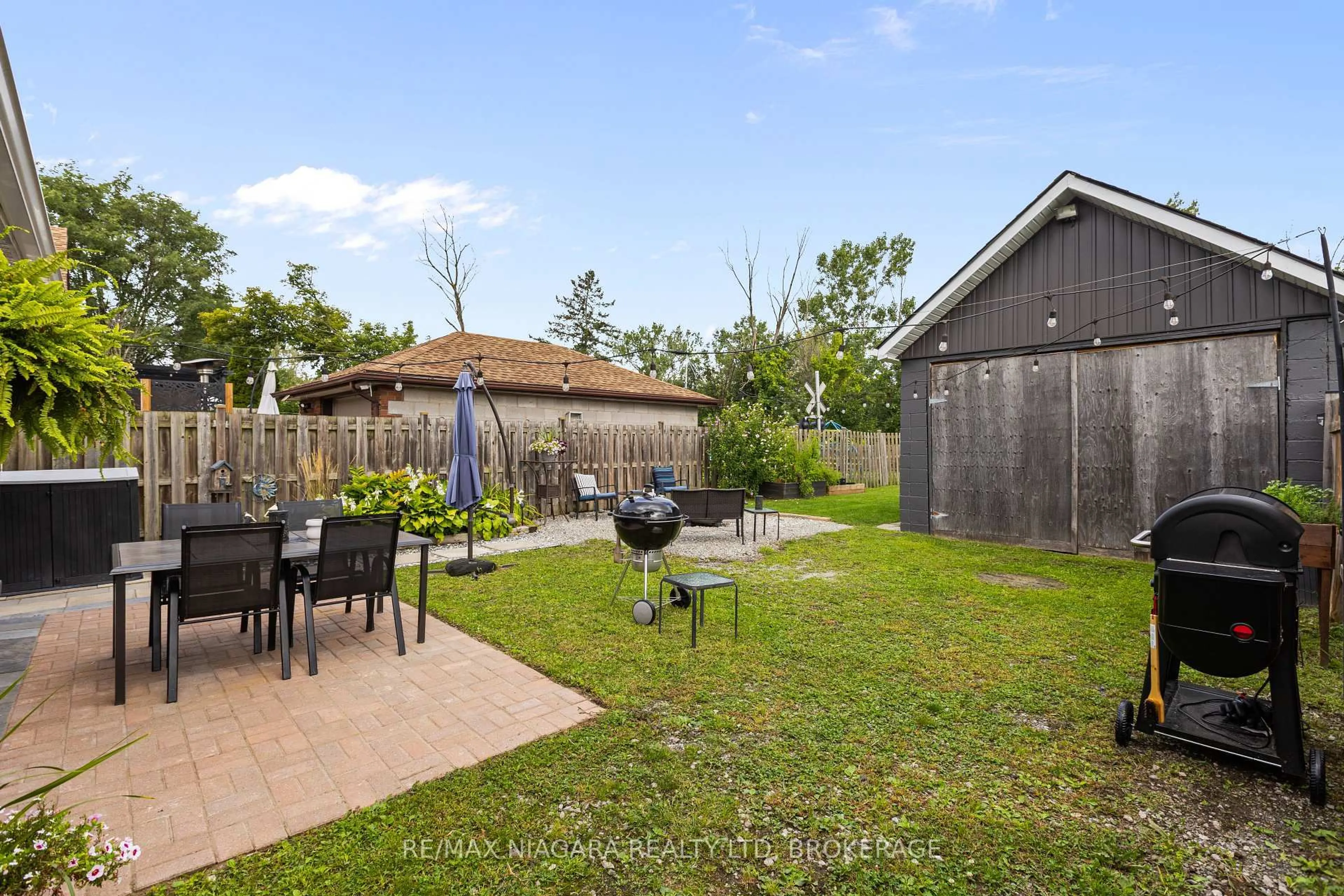 Patio, street for 155 Broadway St, Welland Ontario L3C 5L6