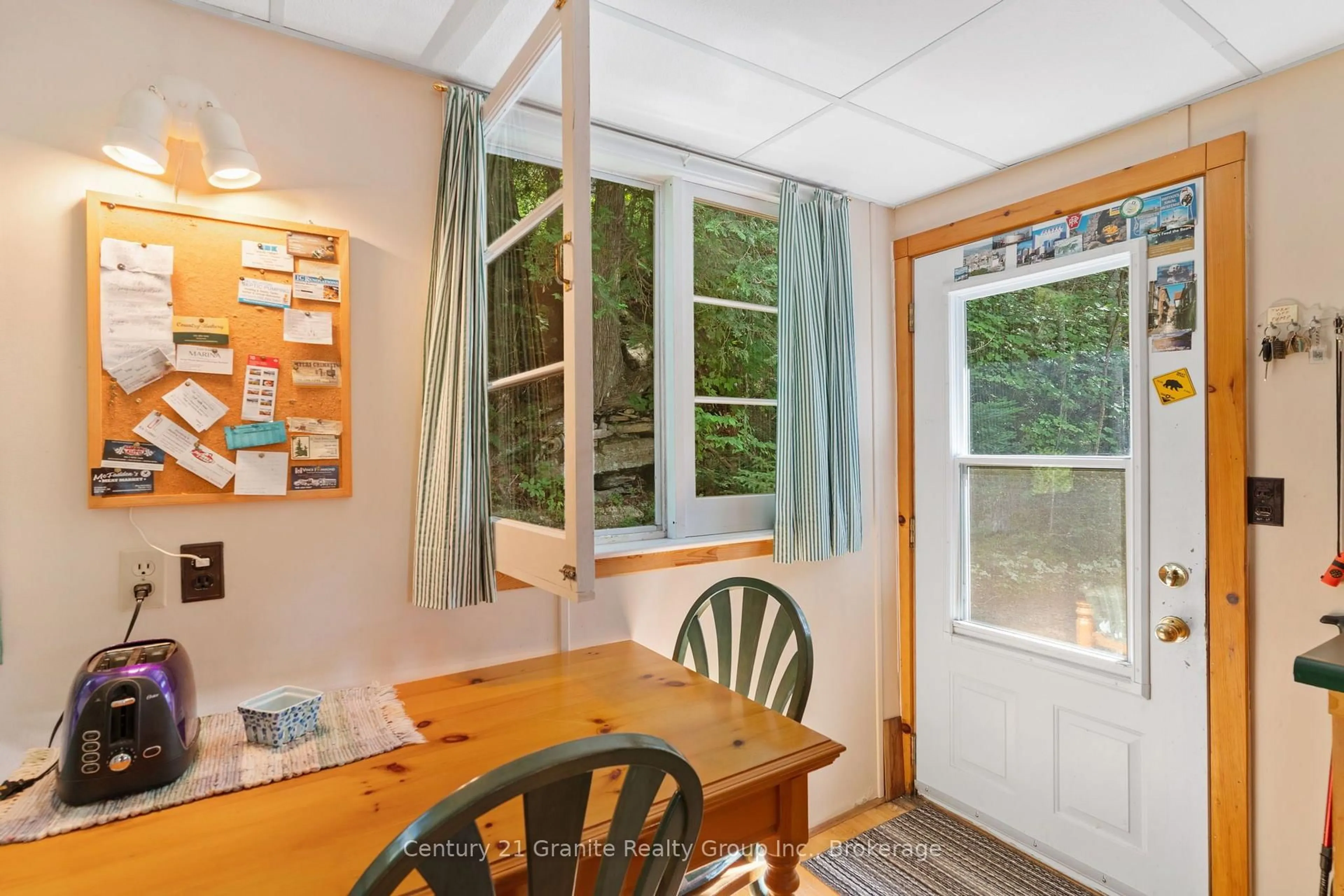 Dining room, wood/laminate floor for 1010 Badger Lane, Dysart et al Ontario K0M 1S0