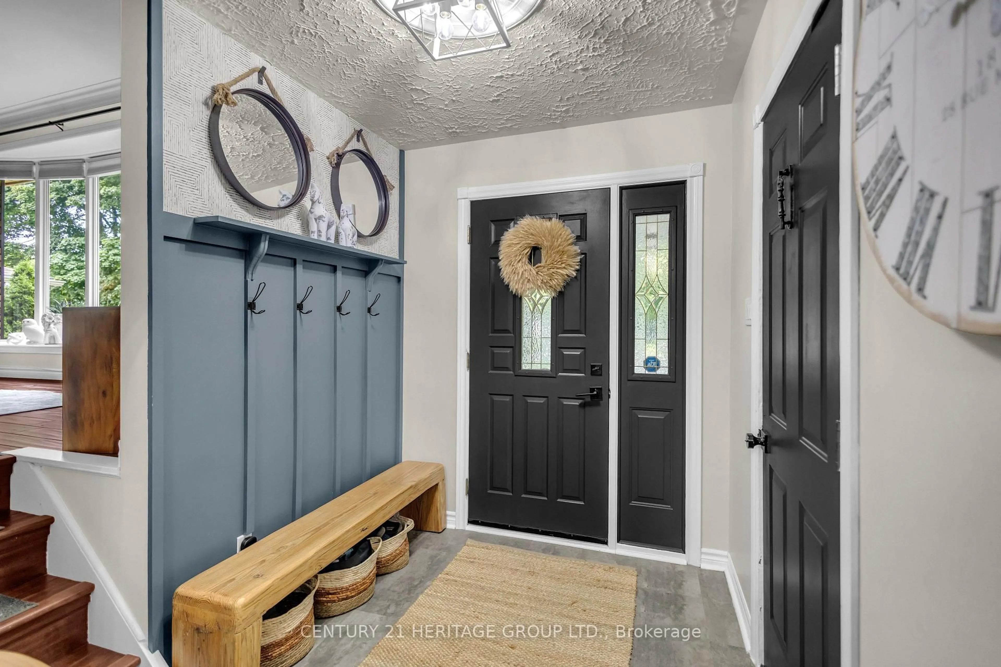 Indoor entryway for 56 Scotia Ave, Brantford Ontario N3R 6X5