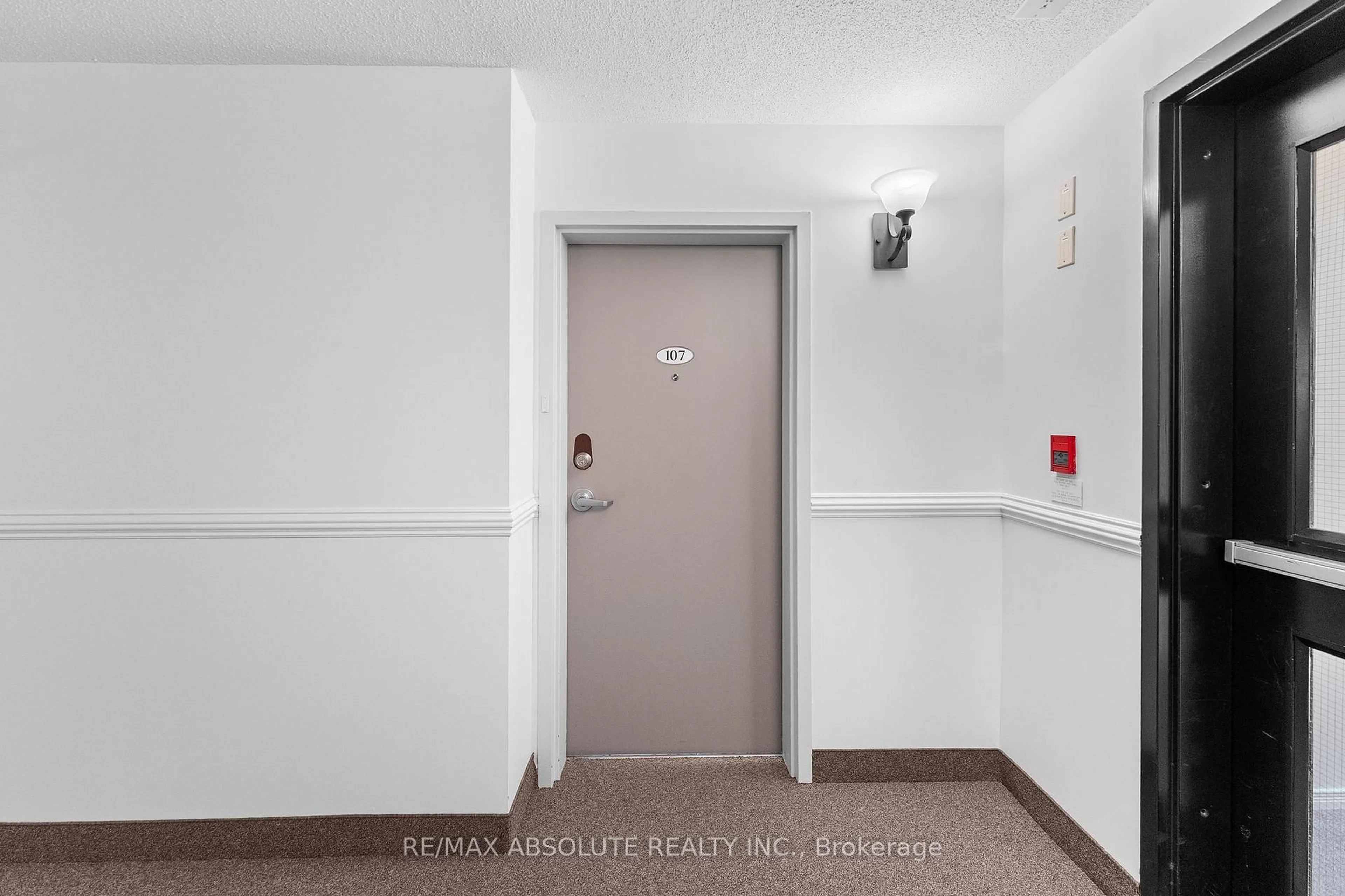 Indoor foyer for 16 Sheffield St #107, Arnprior Ontario K7S 0A2