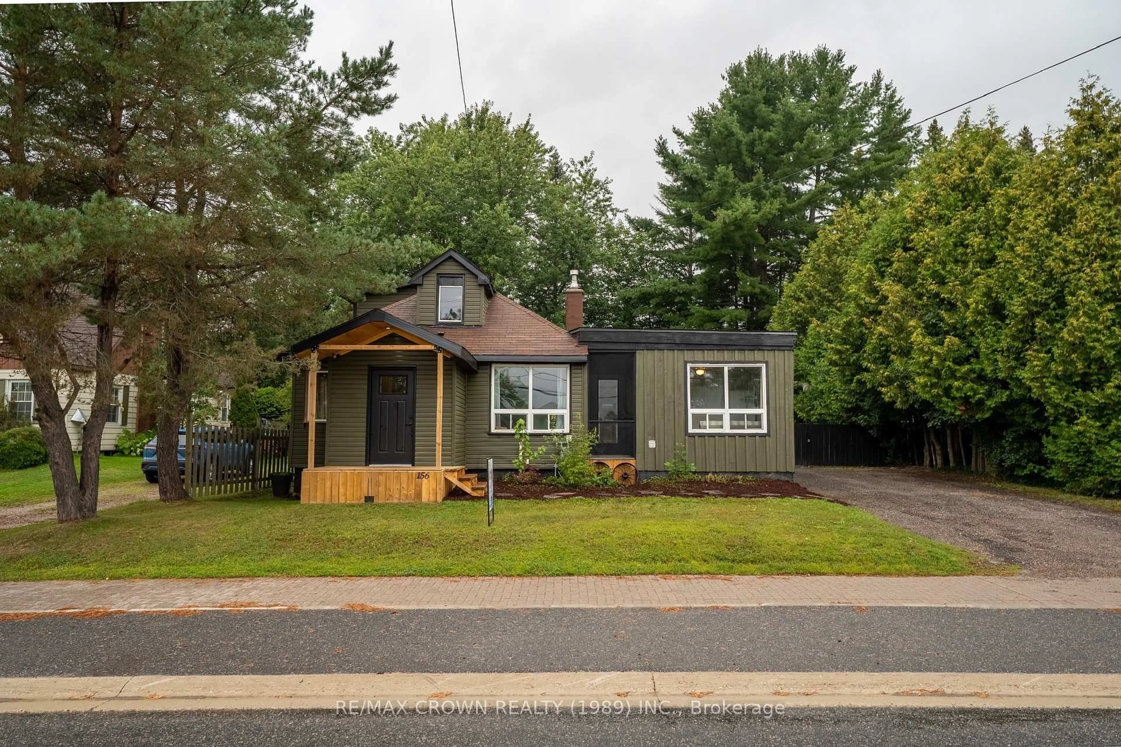 Home with vinyl exterior material, street for 156 Main St, Sundridge Ontario P0A 1Z0