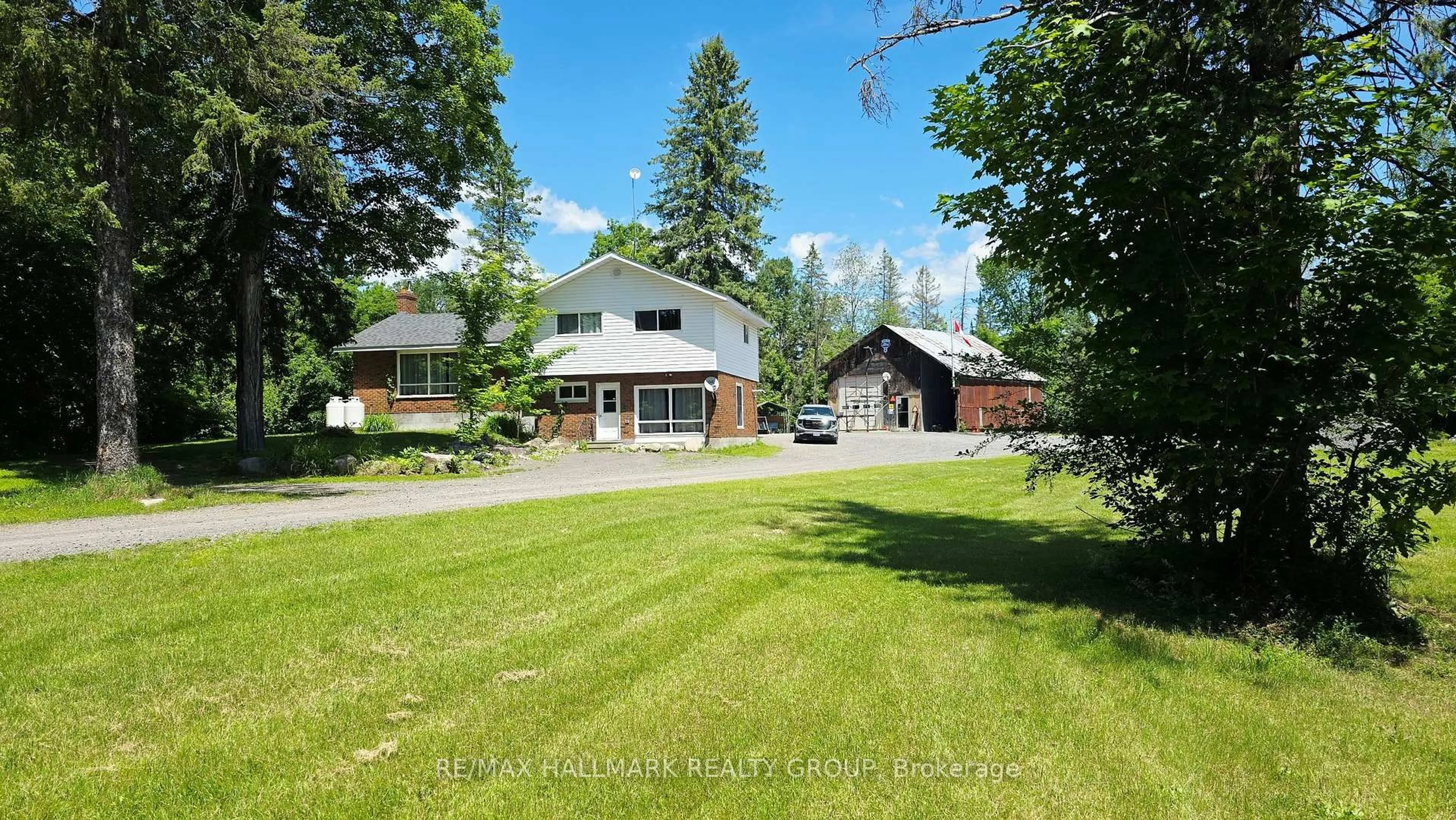 A pic from outside/outdoor area/front of a property/back of a property/a pic from drone, unknown for 4318 Stonecrest Rd, Ottawa Ontario K0A 3M0