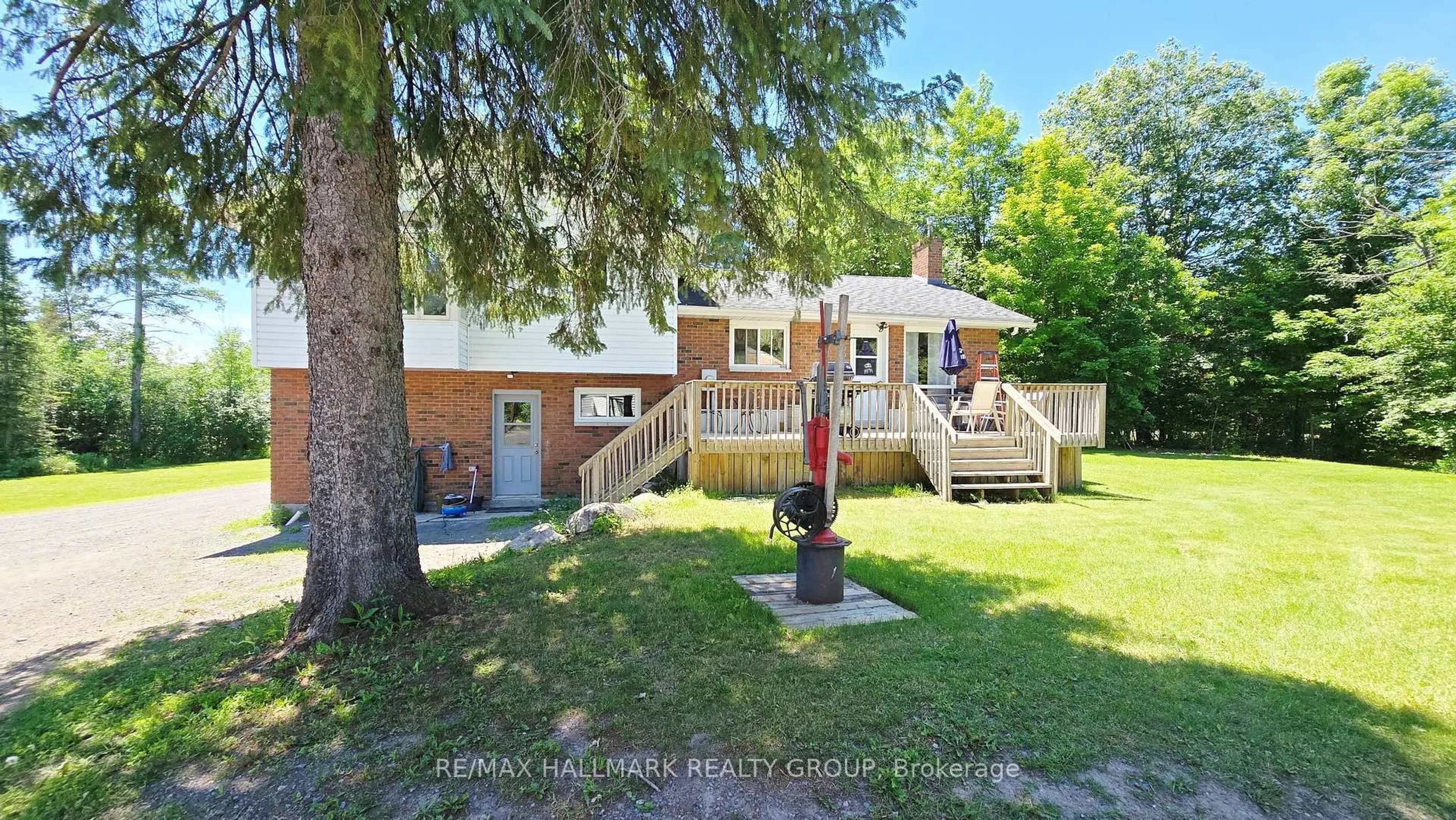 A pic from outside/outdoor area/front of a property/back of a property/a pic from drone, street for 4318 Stonecrest Rd, Ottawa Ontario K0A 3M0