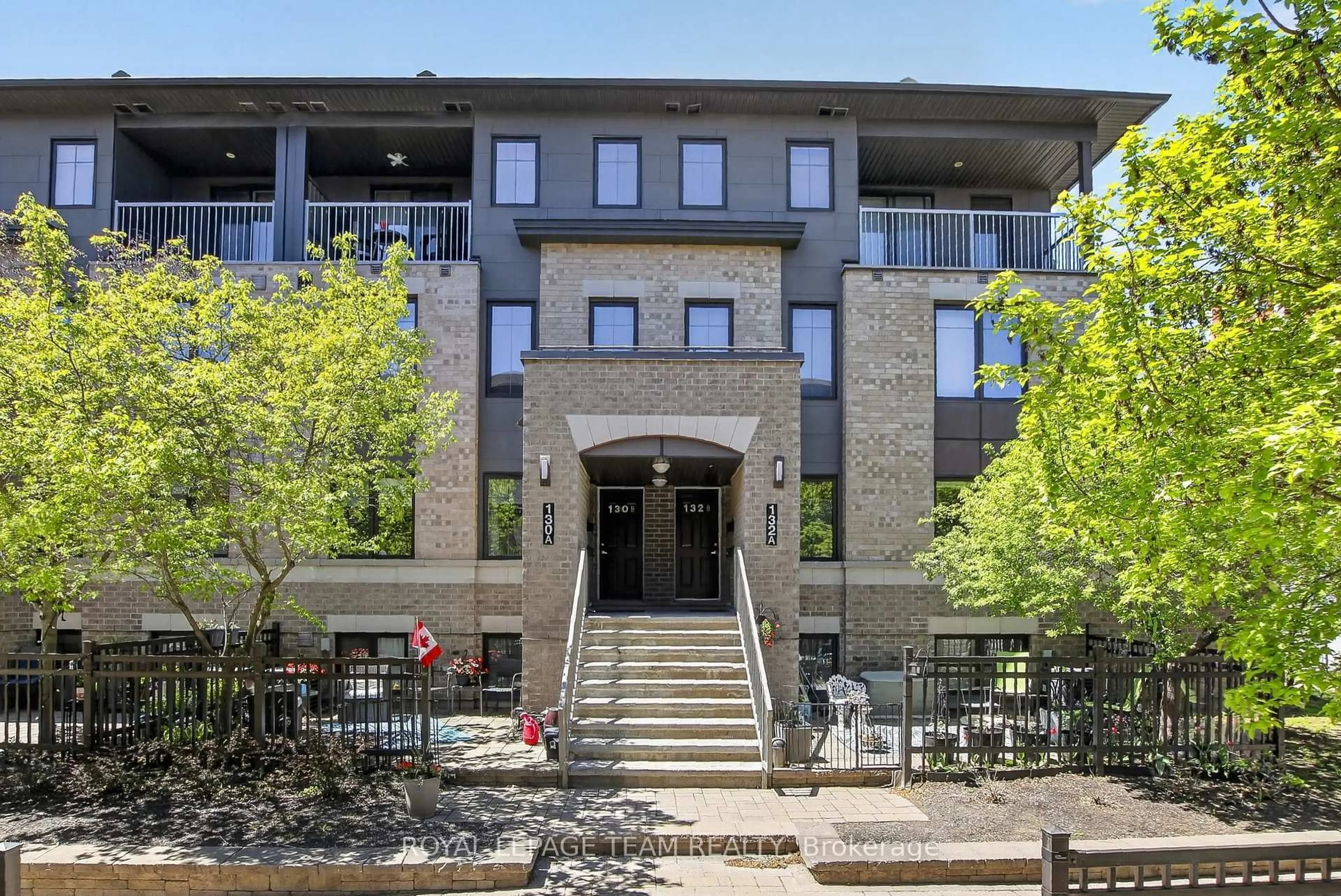 Patio, building for 130A Lindenshade Dr, Ottawa Ontario K2J 5R5