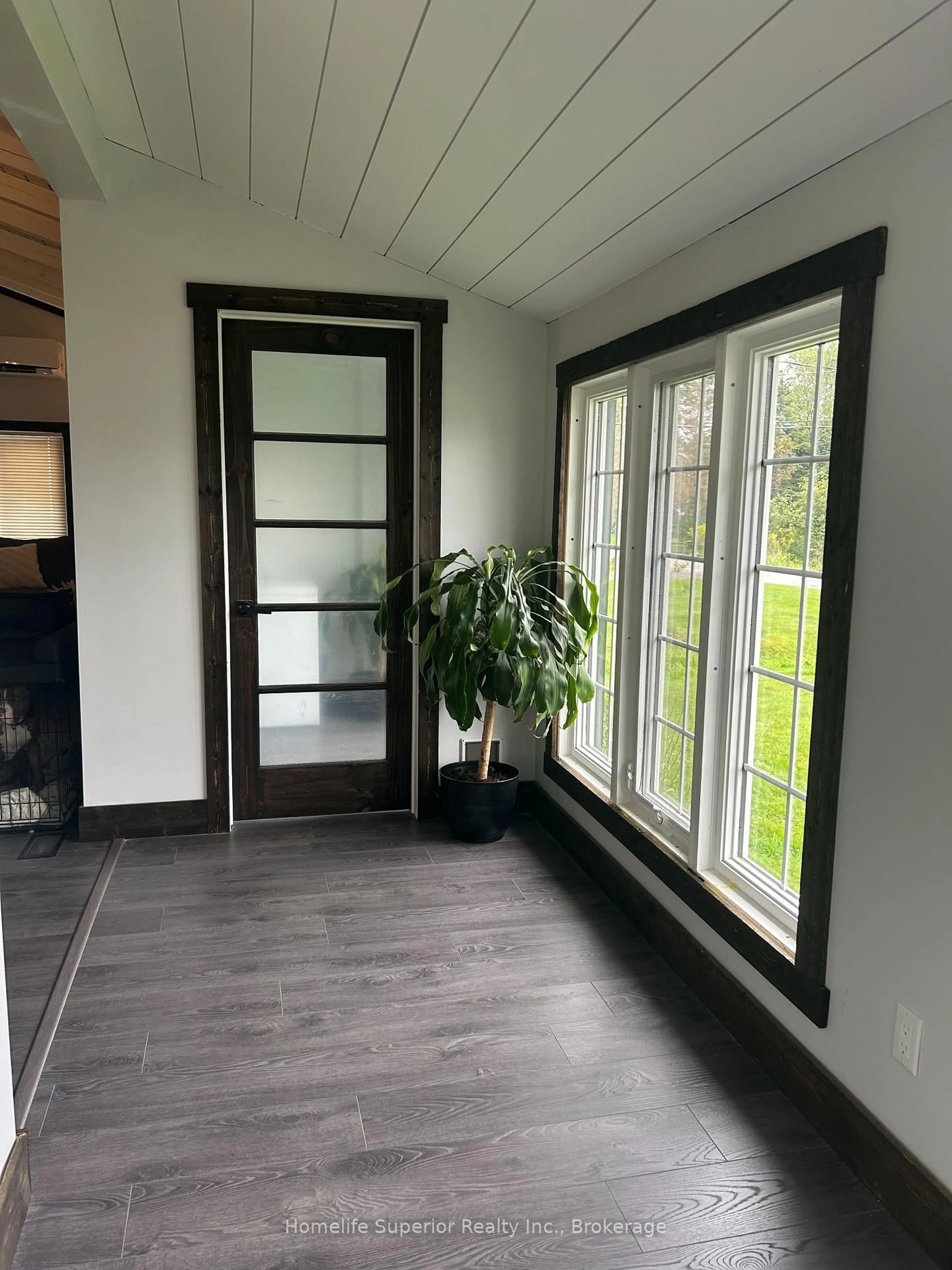 Indoor entryway for 132 Peepyhorn Rd, Limoges Ontario K0K 2M0