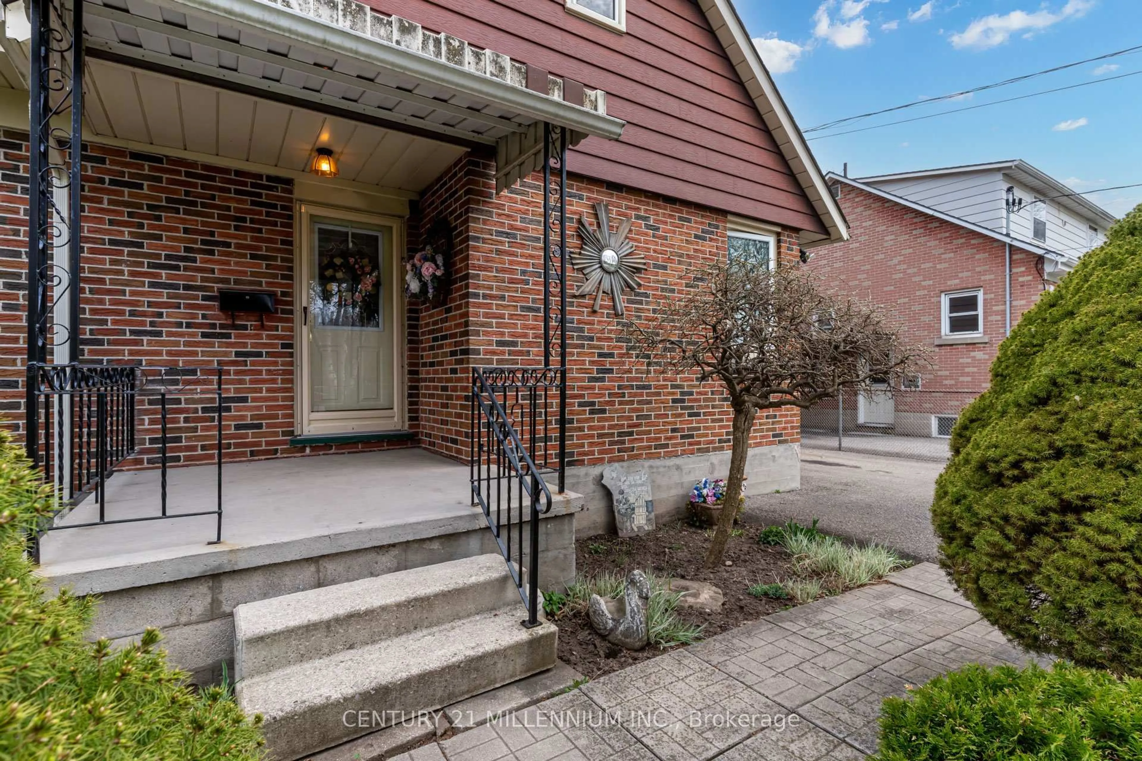 Home with brick exterior material, street for 78 York Rd, Guelph Ontario N1E 3E6