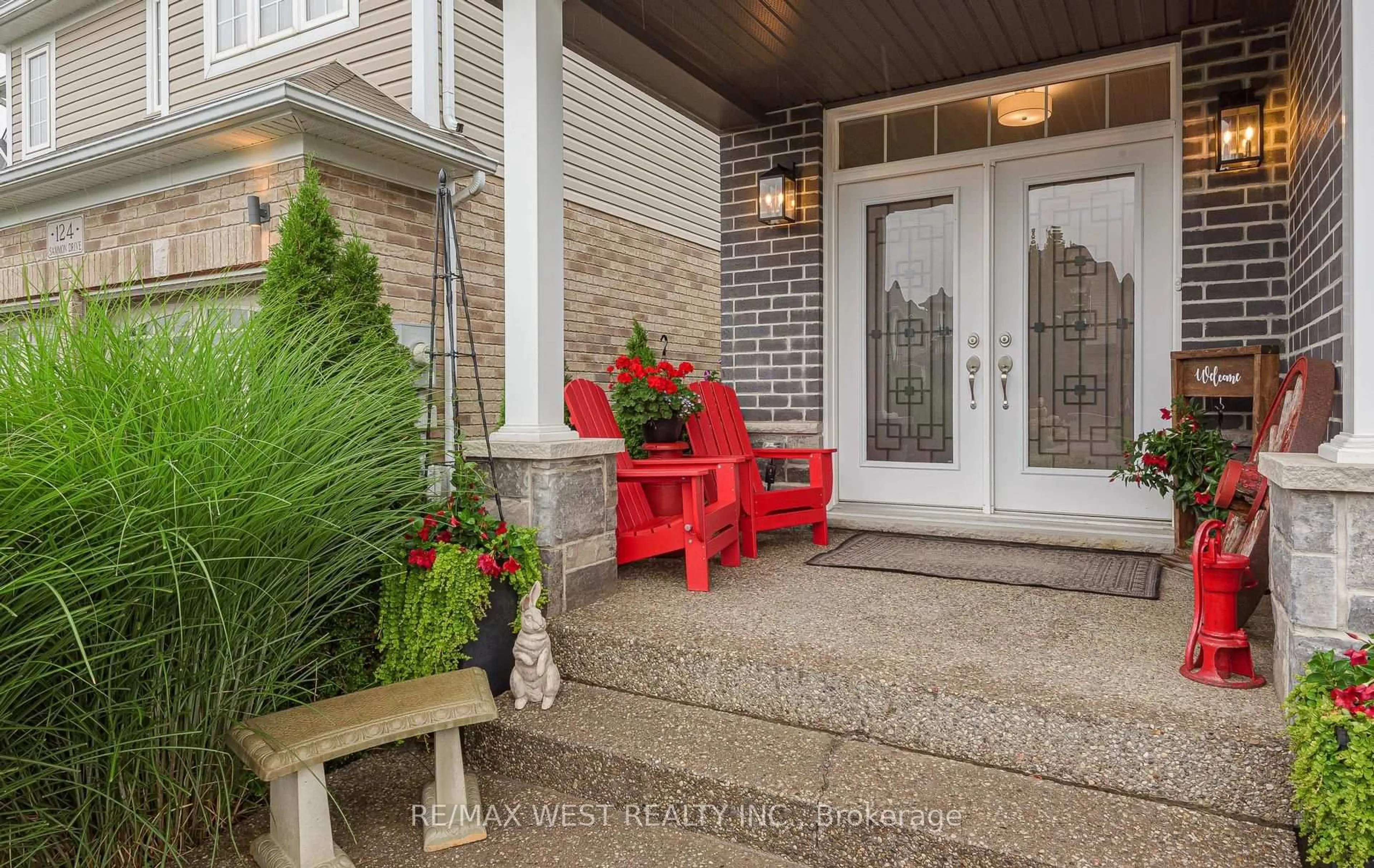 Indoor entryway for 128 Sammon Dr, Guelph/Eramosa Ontario N0B 2K0