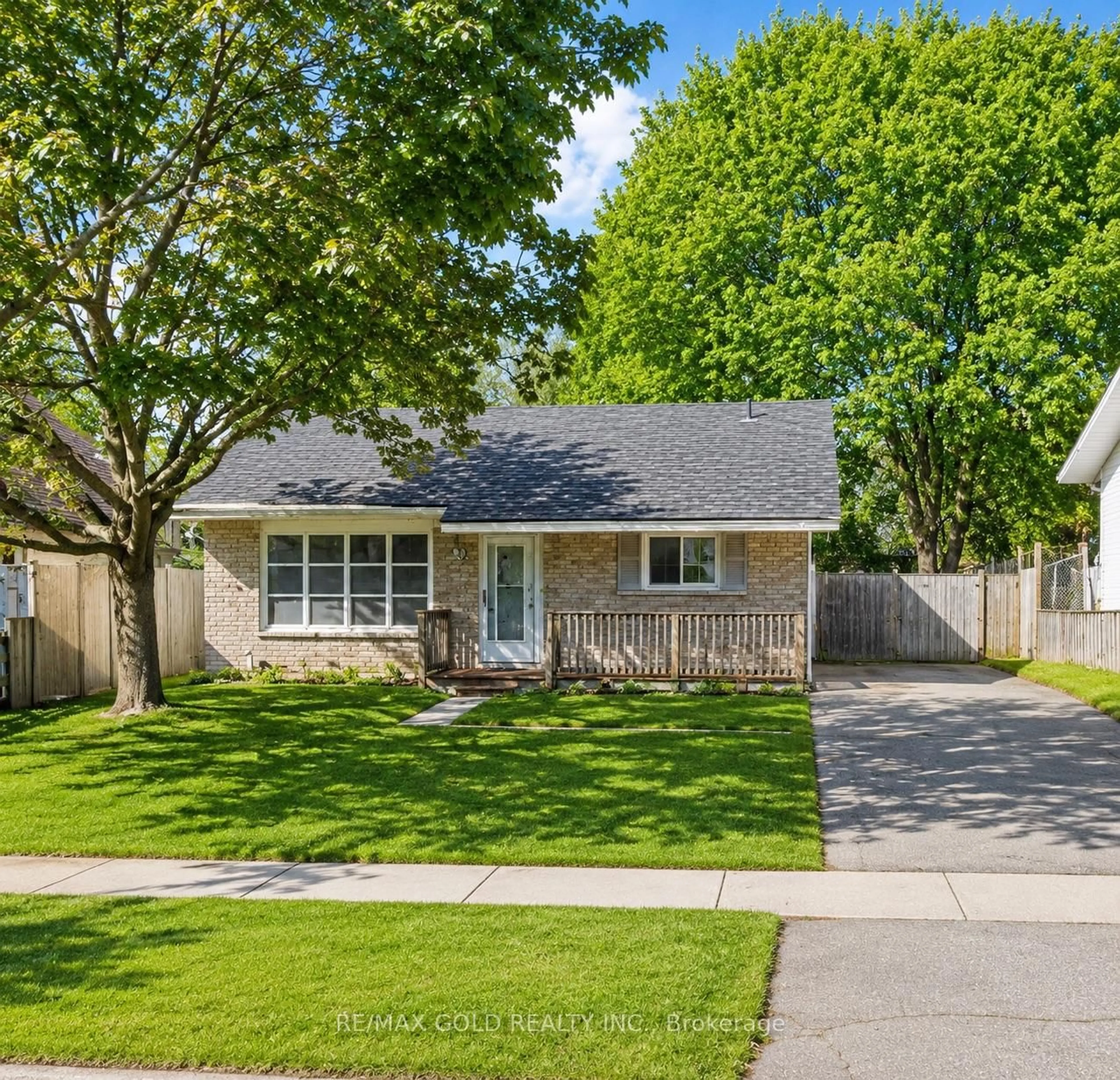 Home with vinyl exterior material, street for 85 Williamsburg Rd, Waterloo Ontario N2E 1K6