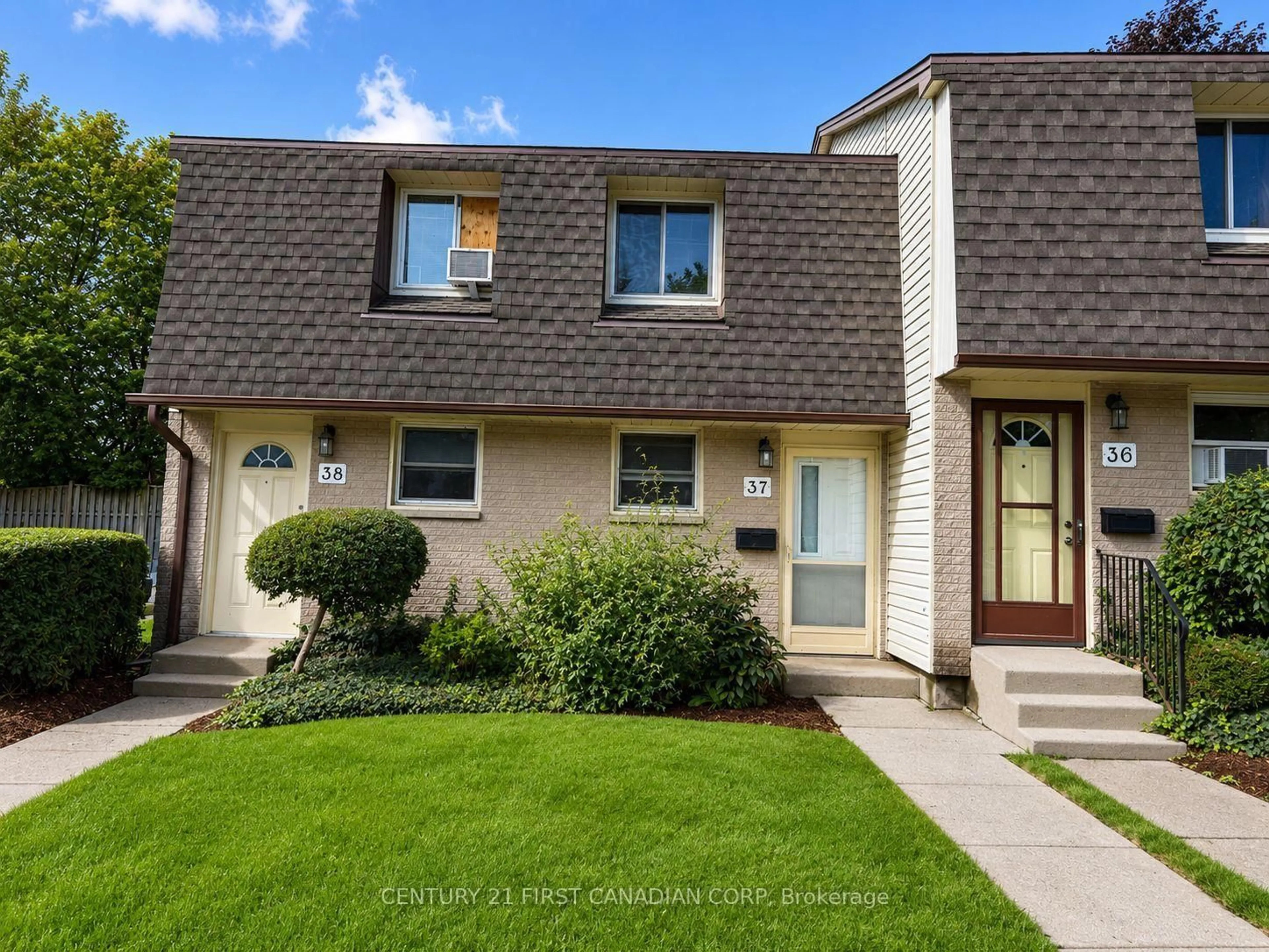 Home with vinyl exterior material, street for 1919 Trafalgar St #37, London East Ontario N5V 1A1