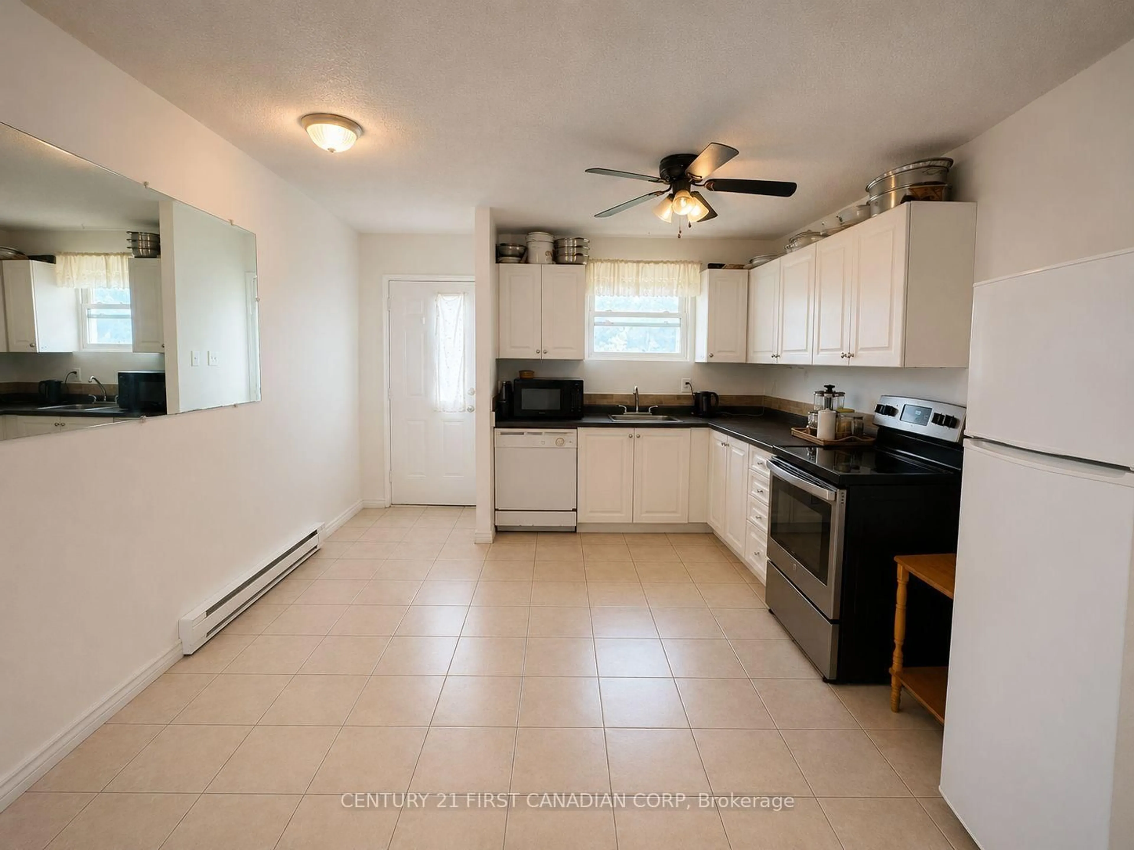 Standard kitchen, ceramic/tile floor for 1919 Trafalgar St #37, London East Ontario N5V 1A1