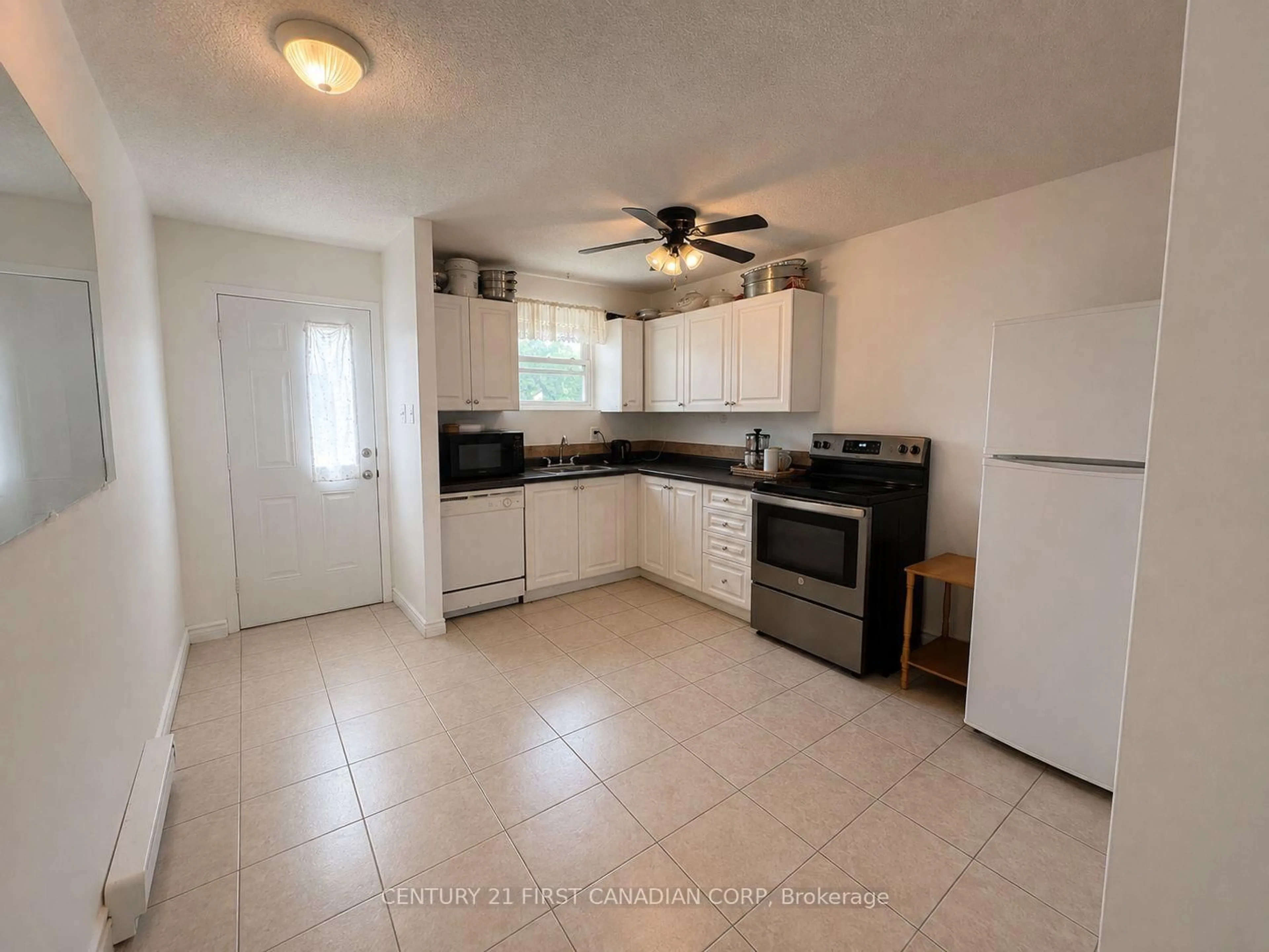 Standard kitchen, ceramic/tile floor for 1919 Trafalgar St #37, London East Ontario N5V 1A1