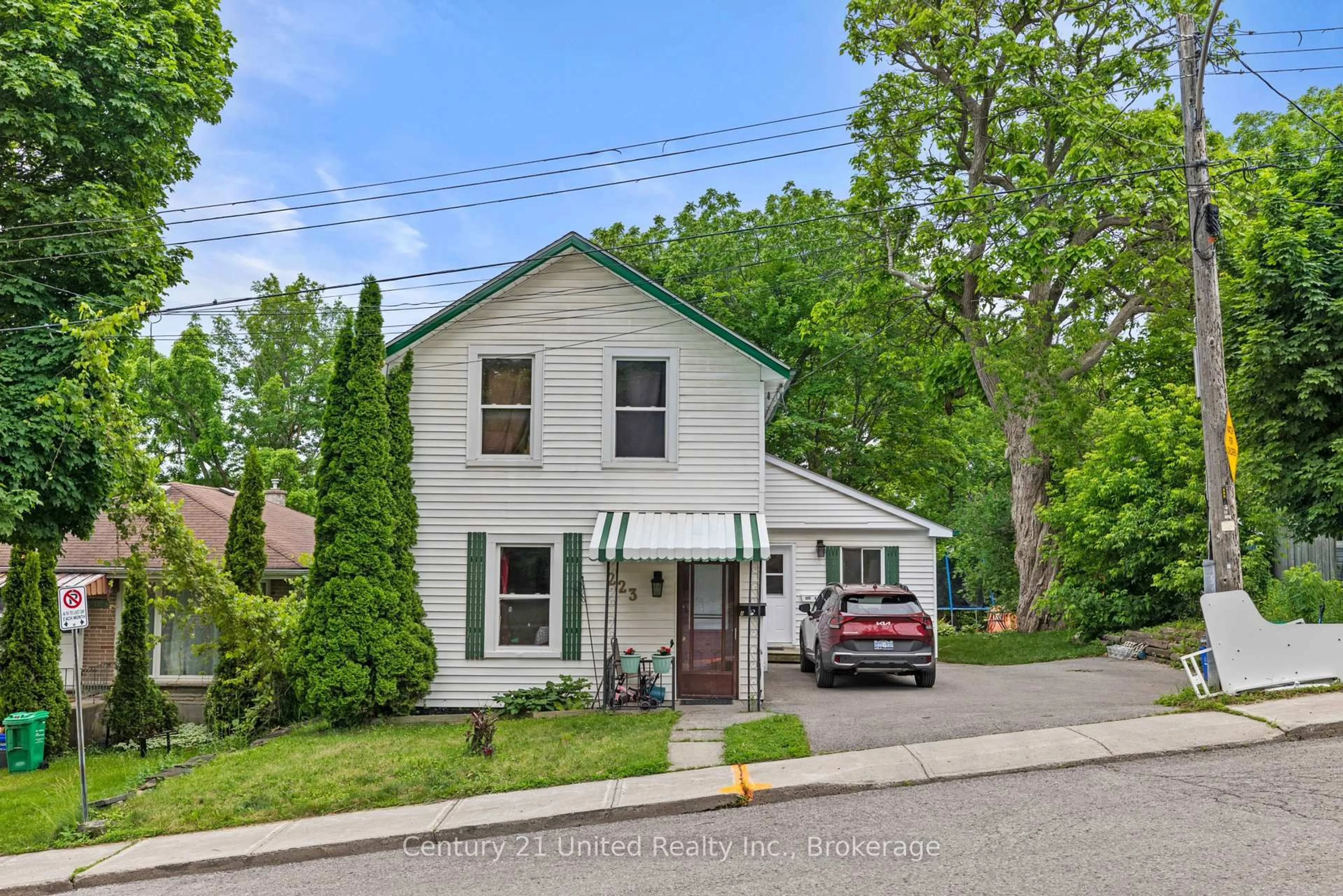 Home with vinyl exterior material, street for 223 Antrim St, Peterborough Ontario K9H 3G5