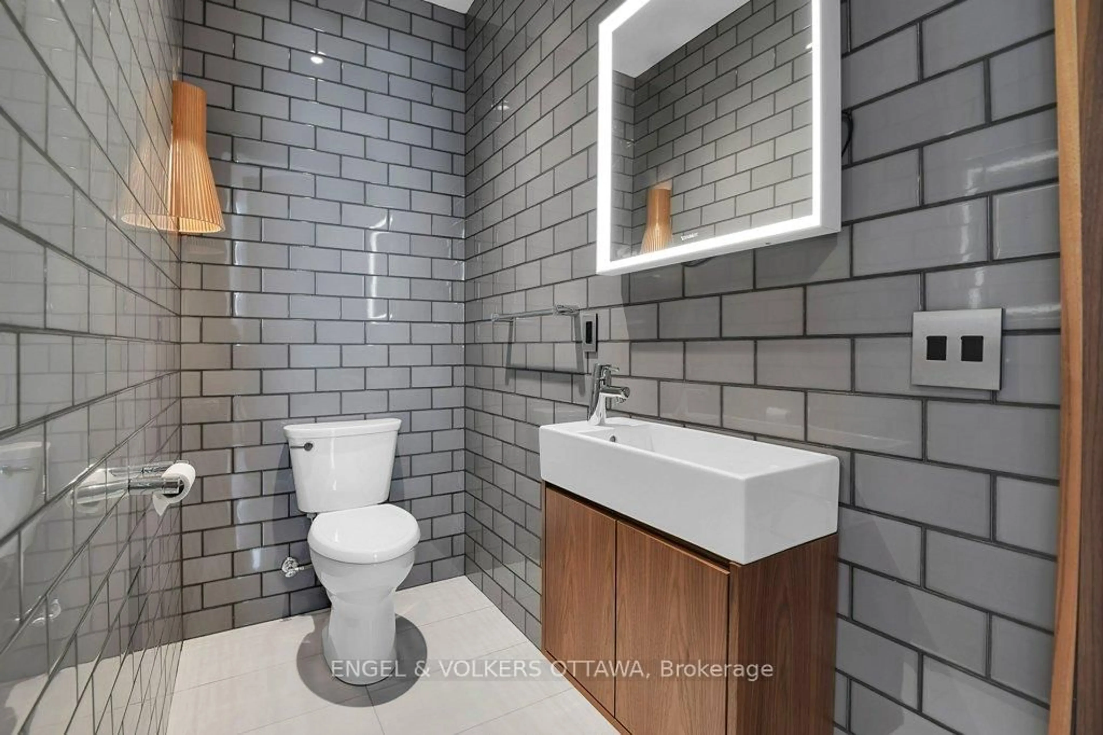 Contemporary bathroom, ceramic/tile floor for 135 Barrette St #PH4, Ottawa Ontario K1L 7Z9