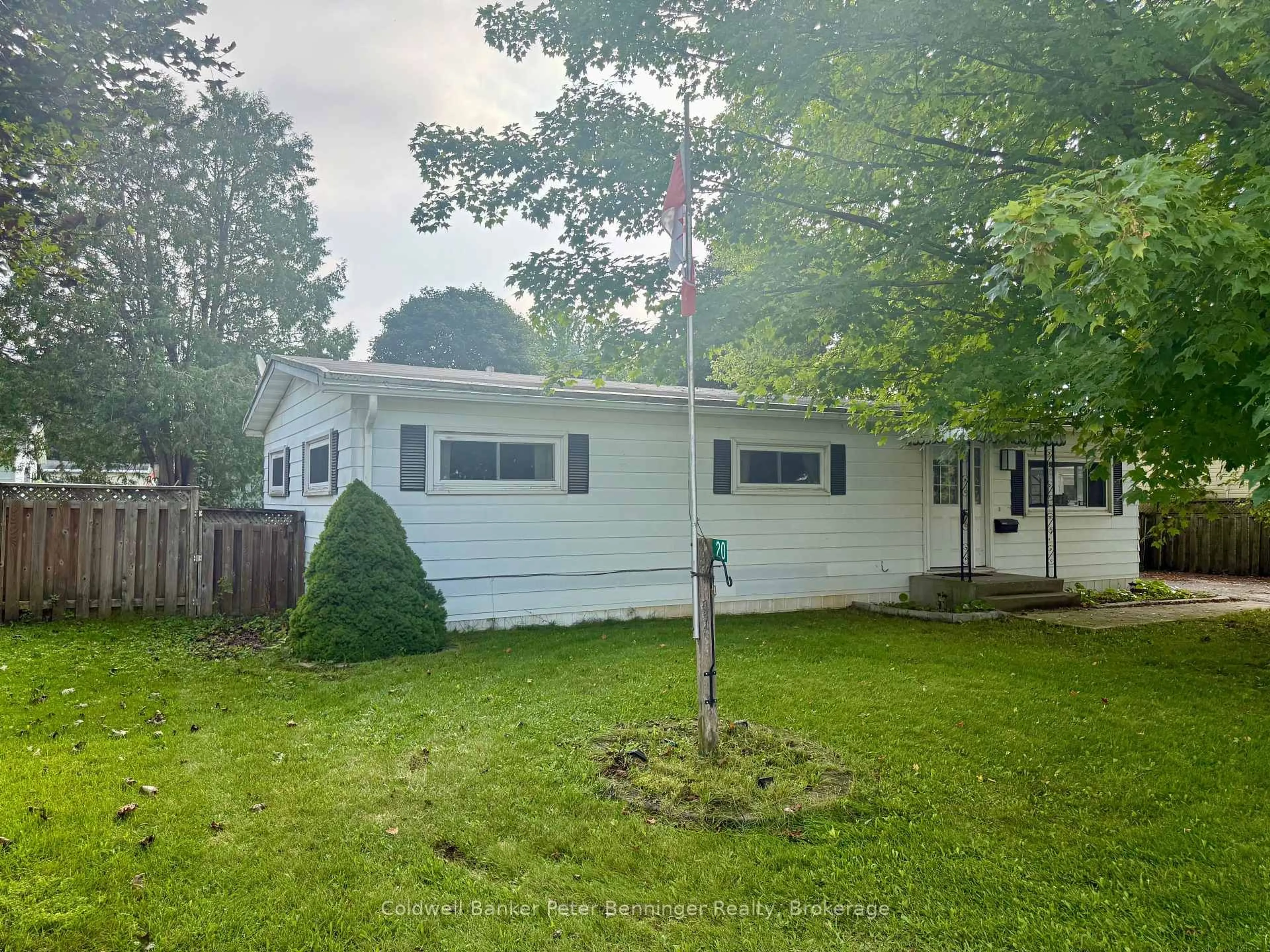 Home with vinyl exterior material, unknown for 20 Cardinal St, Brockton Ontario N0G 2V0