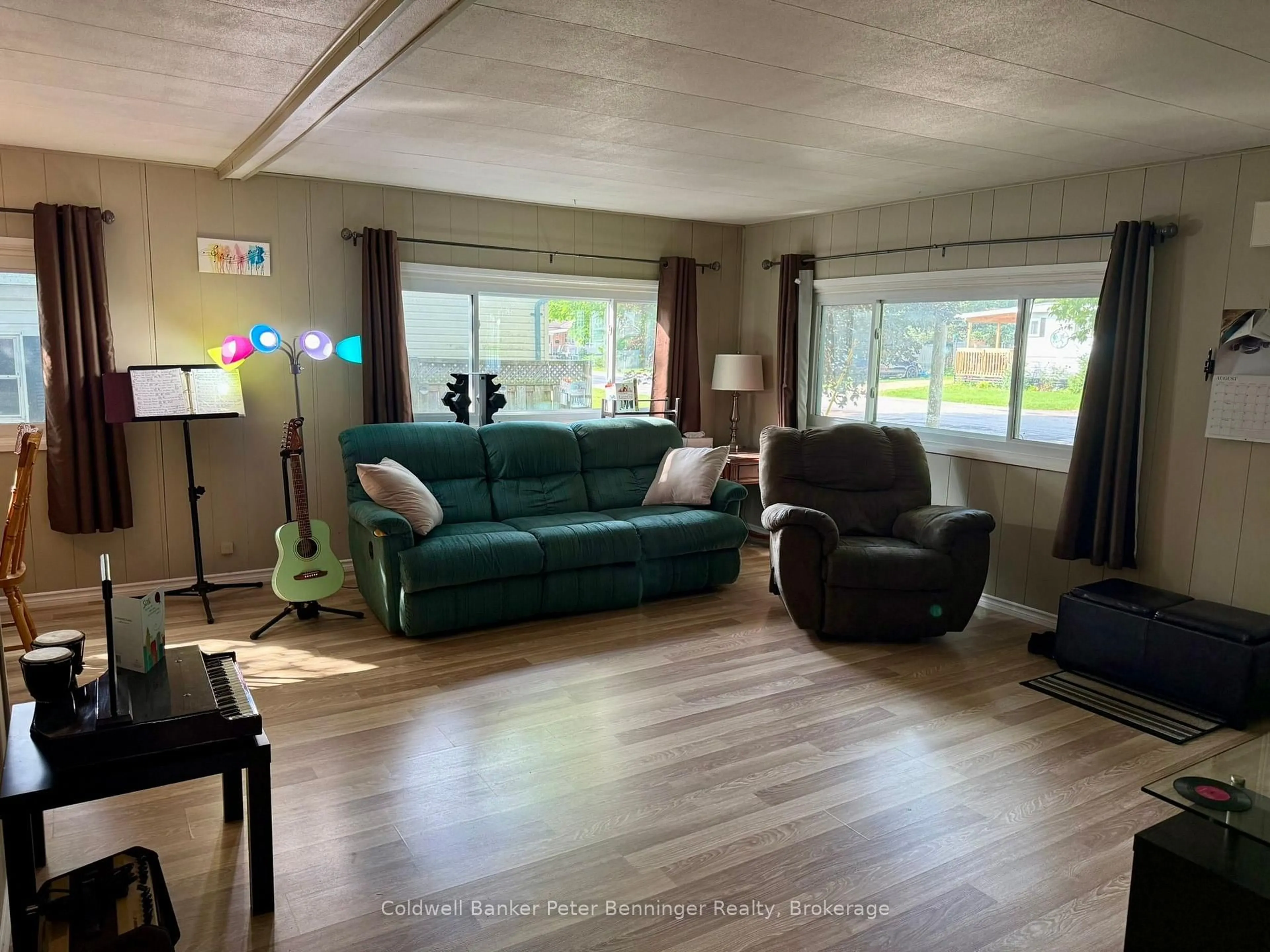 Living room with furniture, unknown for 20 Cardinal St, Brockton Ontario N0G 2V0