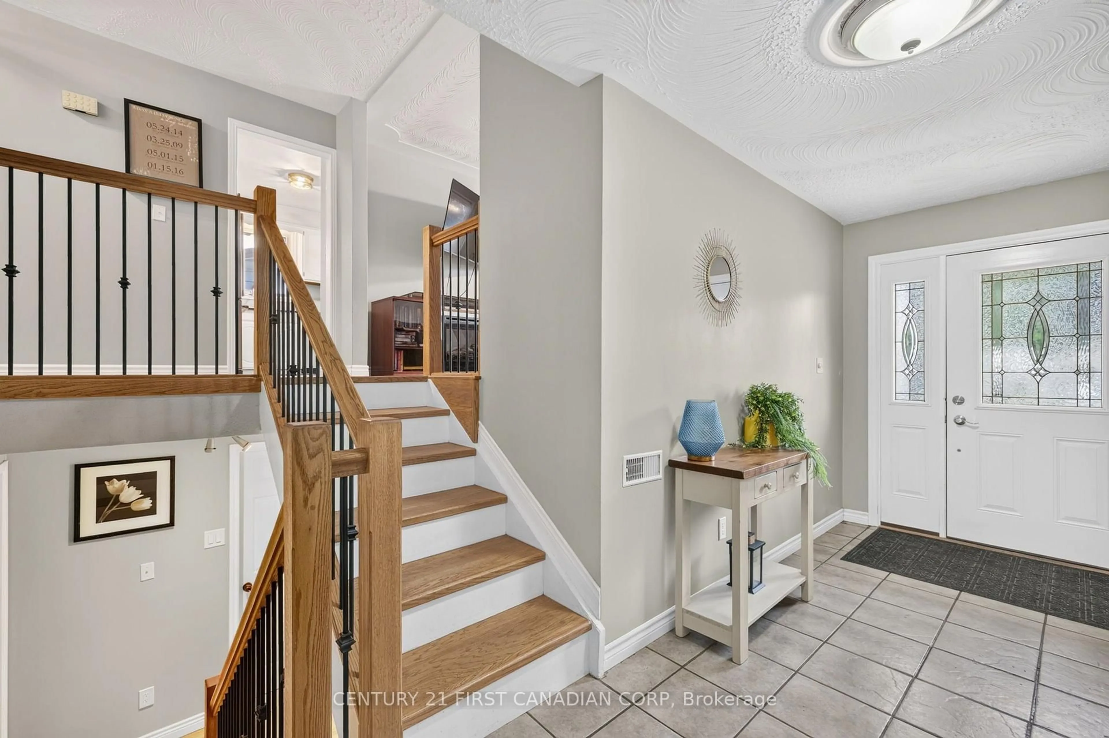 Indoor entryway for 180 Park St, Strathroy-Caradoc Ontario N7G 3V9