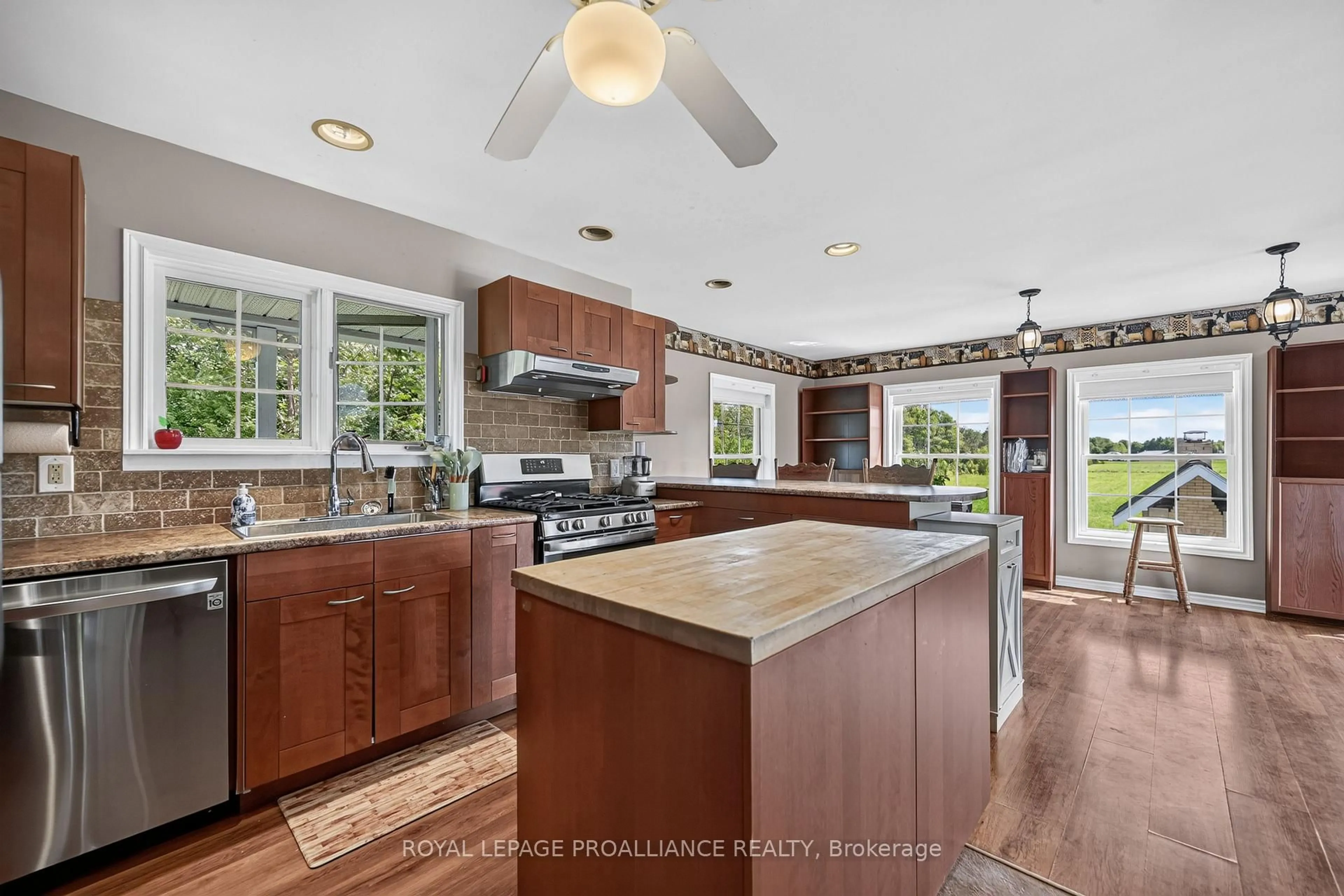 Open concept kitchen, ceramic/tile floor for 6650 McLeansville Rd, Augusta Ontario K0E 1X0