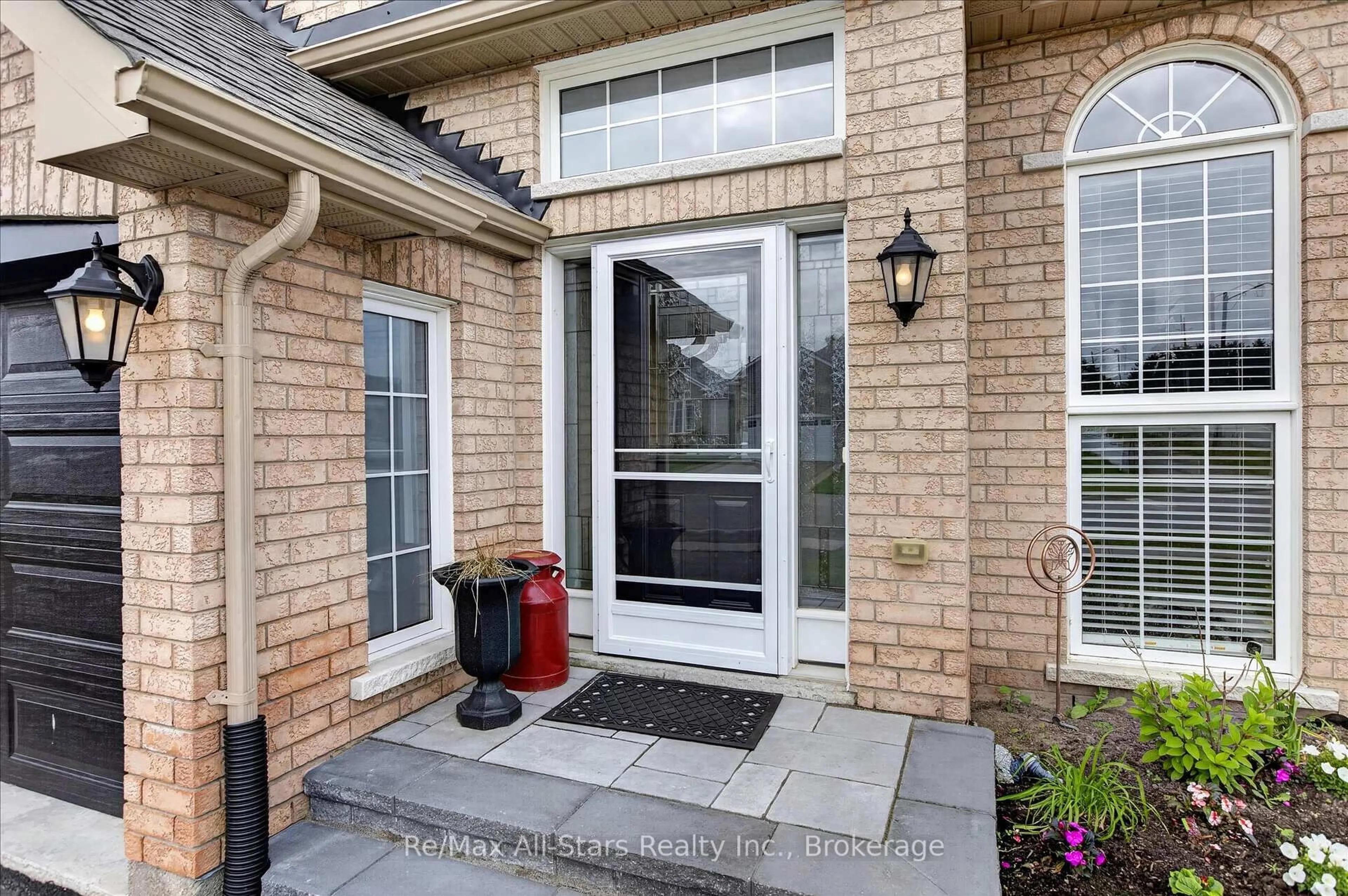 Indoor entryway for 29 Gunsolus Rd, Kawartha Lakes Ontario K9V 0E4