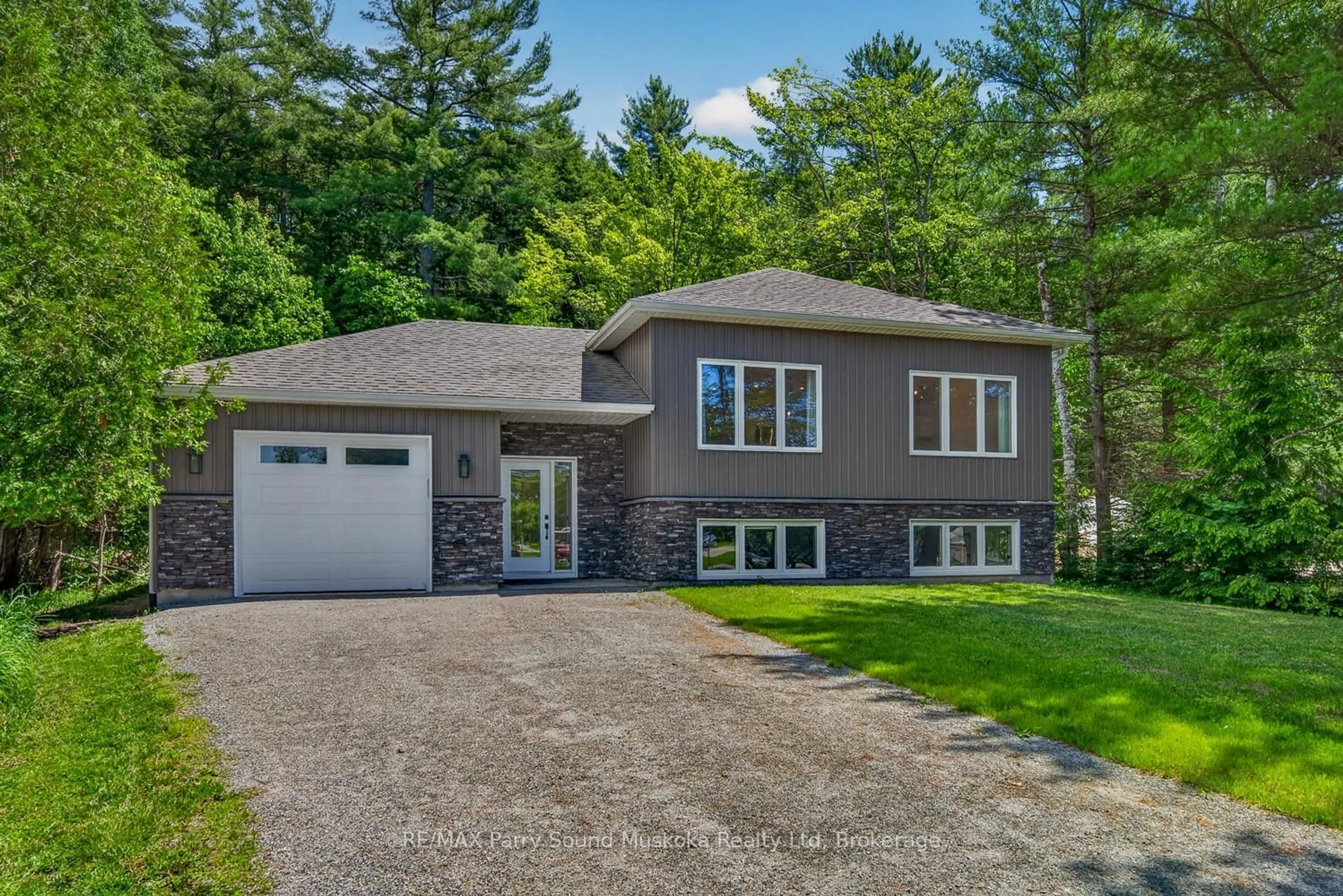 Home with vinyl exterior material, street for 10 Glenrock Rd, McDougall Ontario P2A 2W9