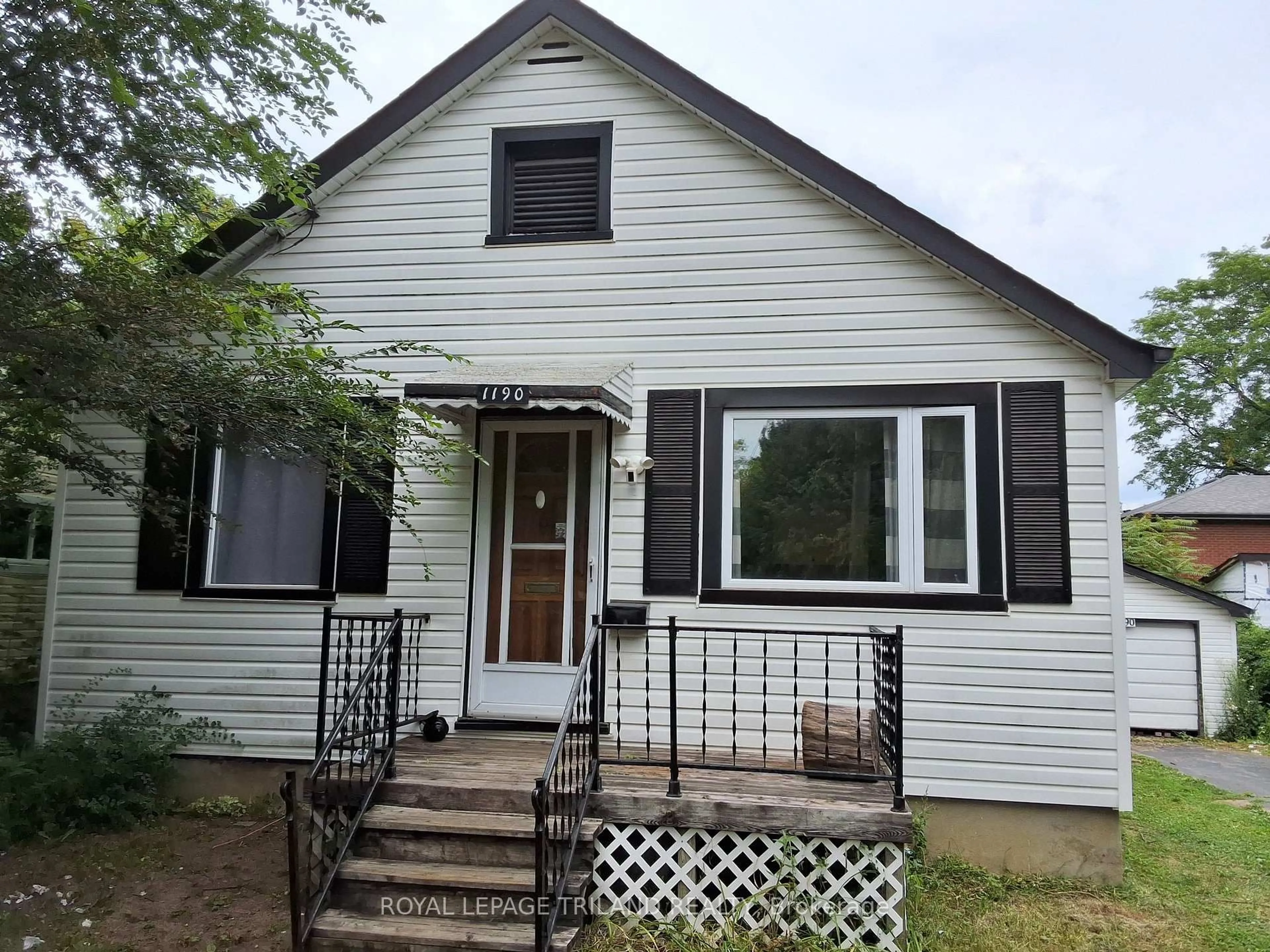 Home with vinyl exterior material, street for 1190 Huron St, London East Ontario N5Y 4K8