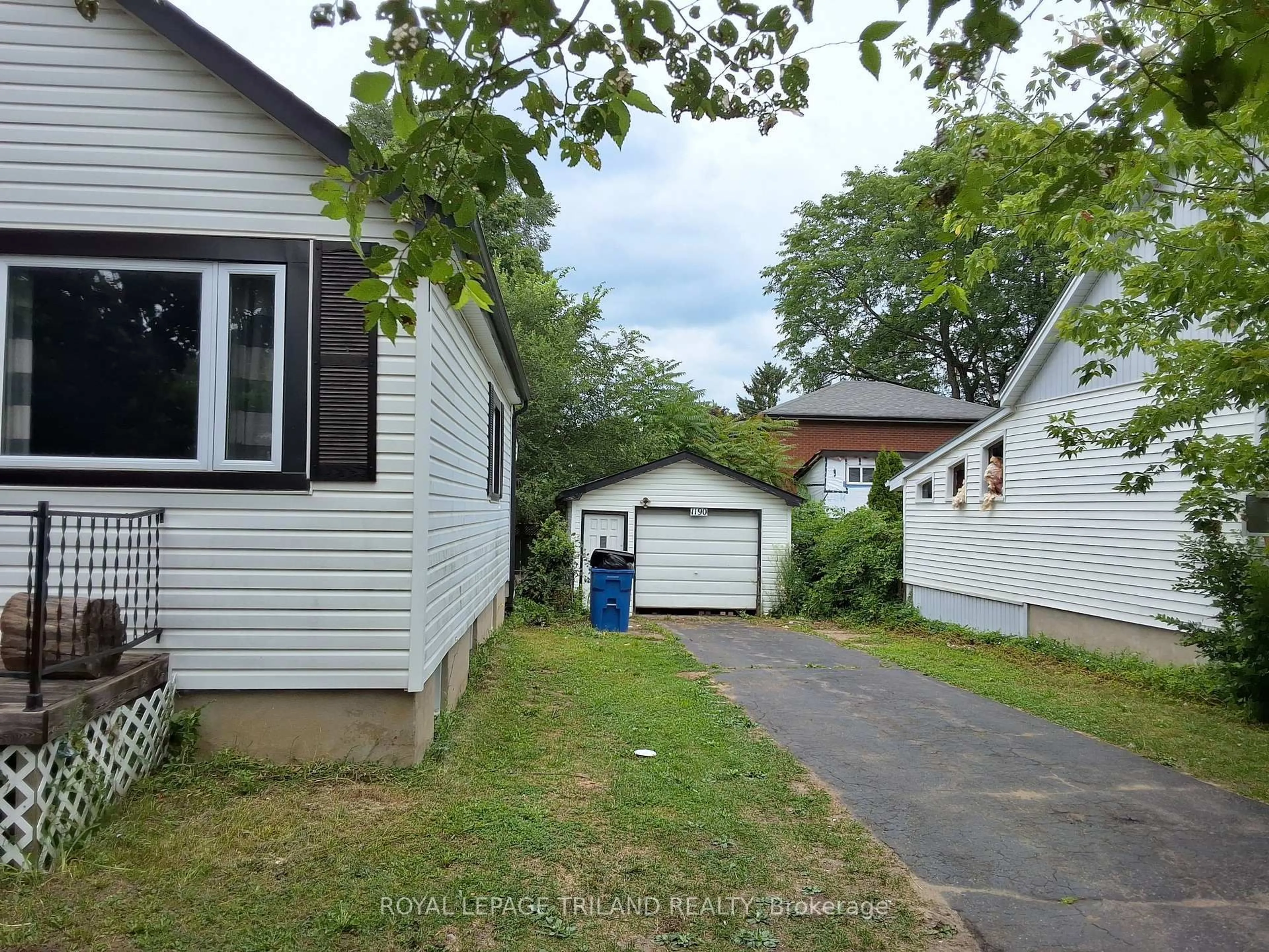 Shed for 1190 Huron St, London East Ontario N5Y 4K8