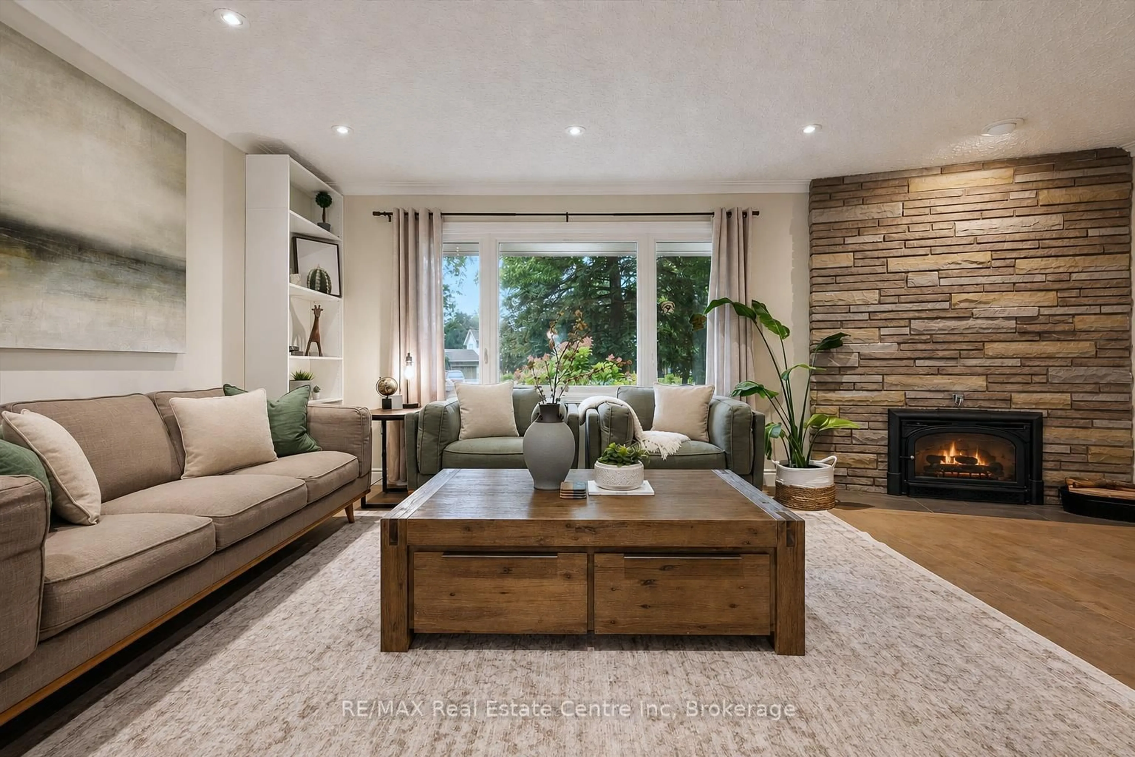 Living room with furniture, unknown for 5 TAMARACK Pl, Guelph Ontario N1E 3Y5