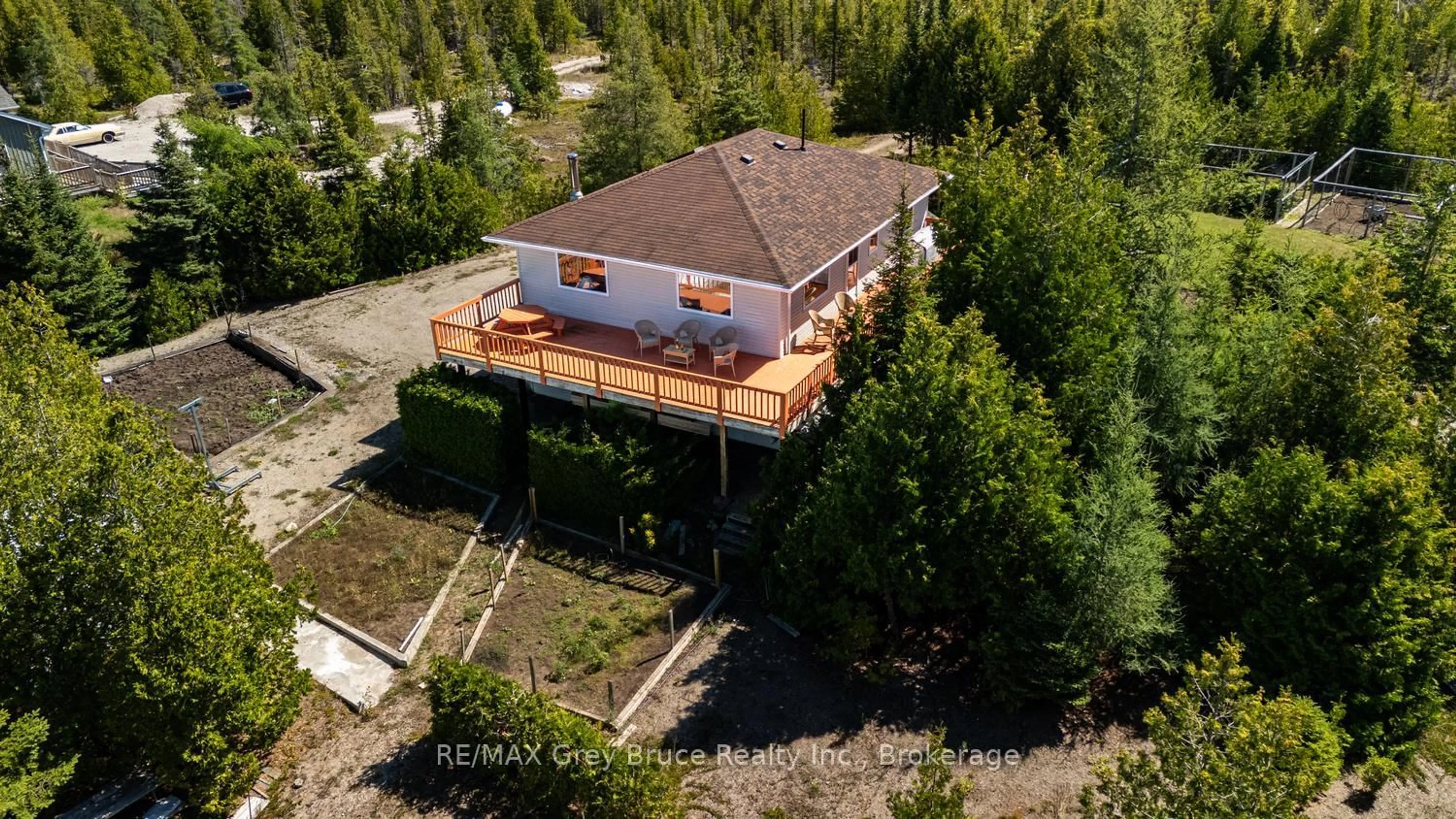 A pic from outside/outdoor area/front of a property/back of a property/a pic from drone, building for 68 Bayshore Ave, Northern Bruce Peninsula Ontario N0H 2R0