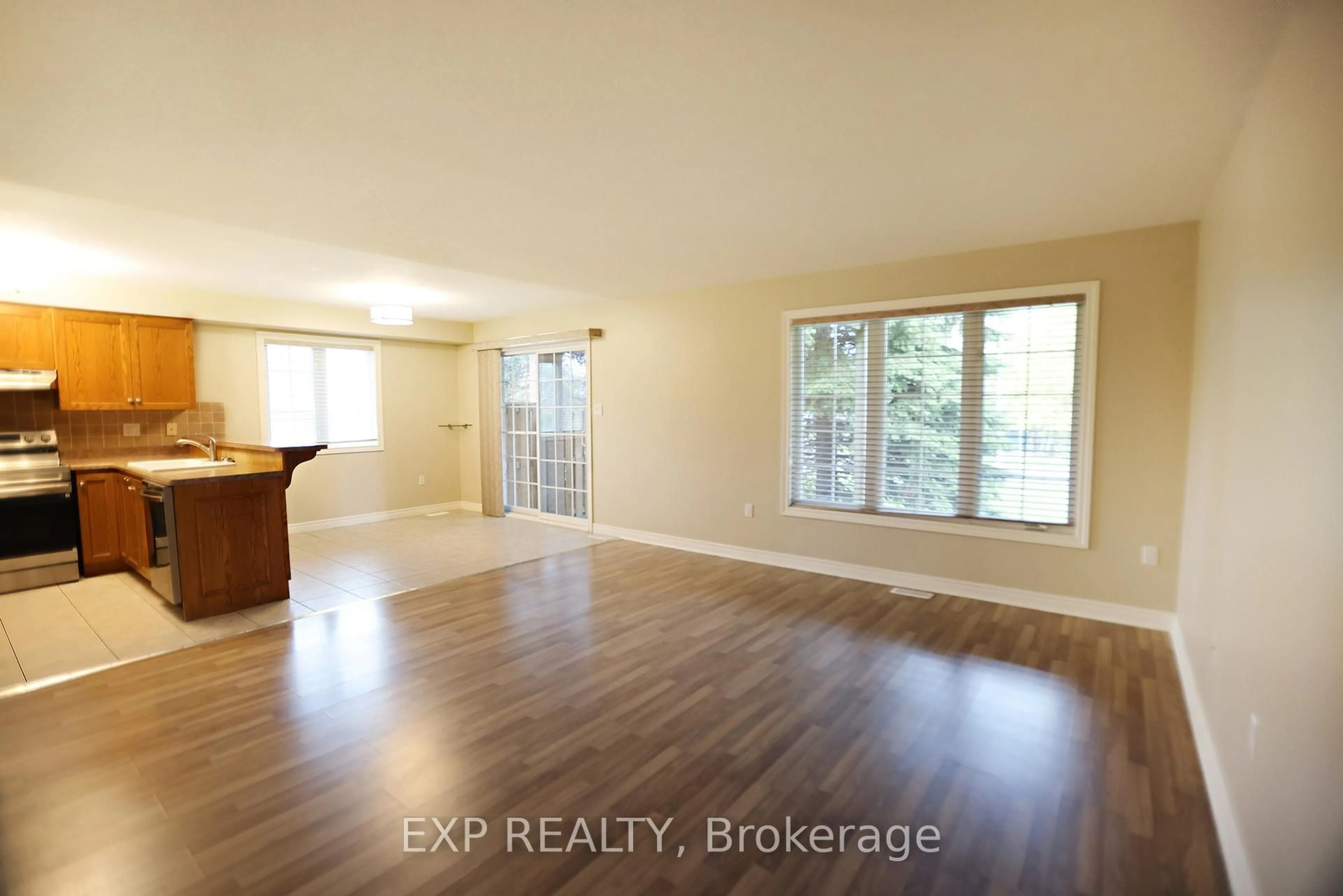 A pic of a room for 2 Harbour Dr #9, Hamilton Ontario L8E 6B1