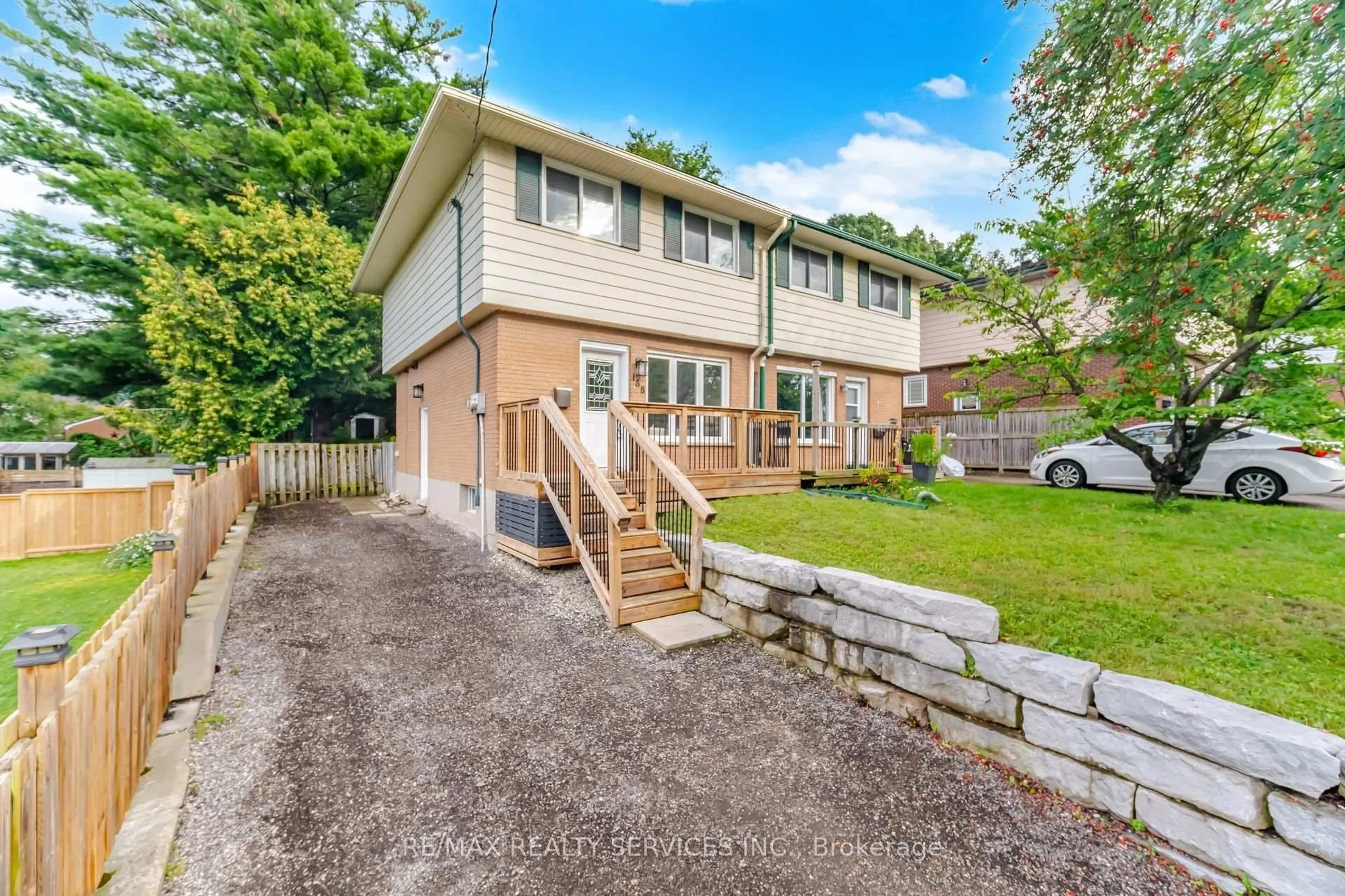 Unknown for 188 Edward St, Cambridge Ontario N3C 1K5