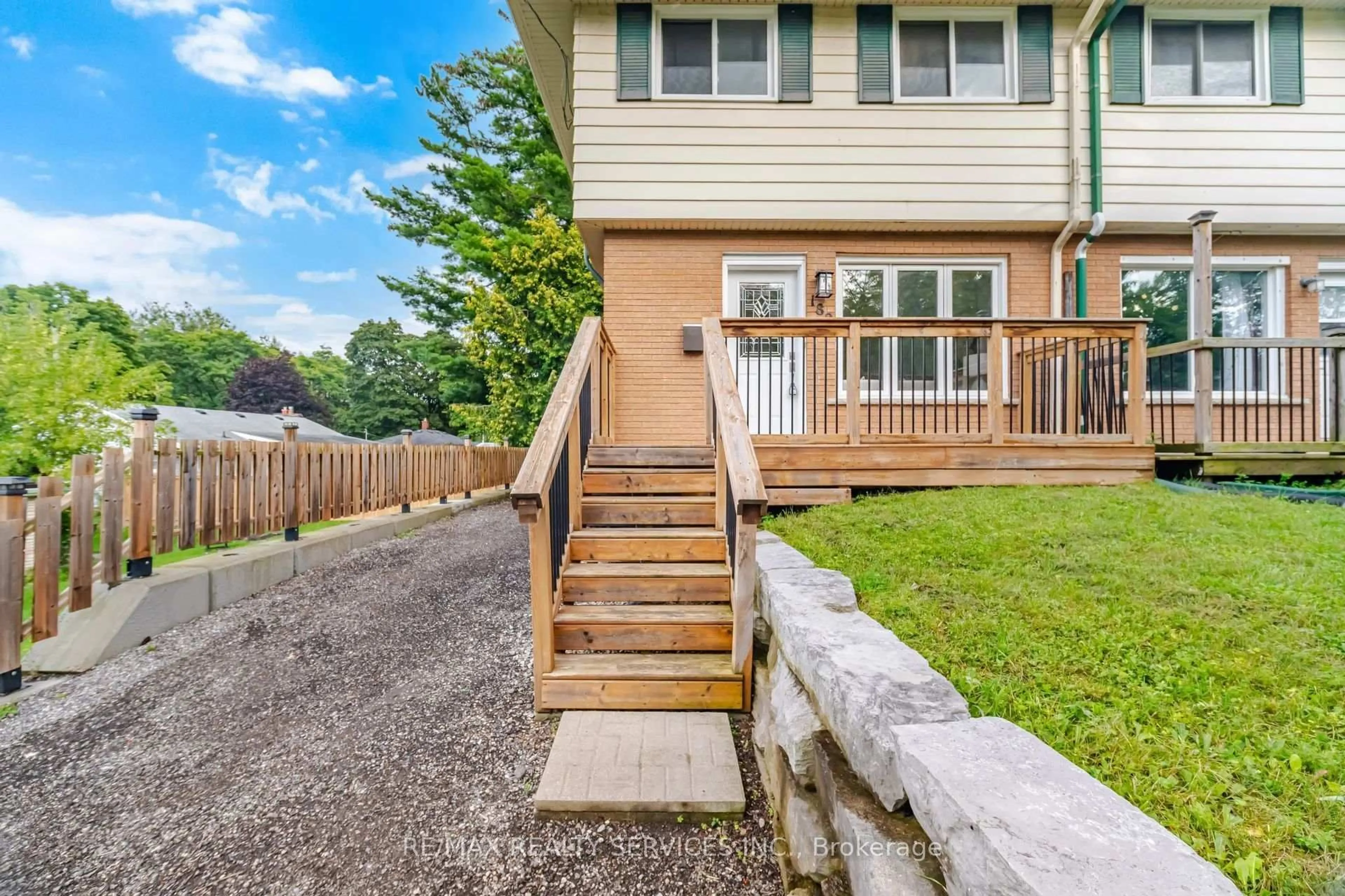 Patio, street for 188 Edward St, Cambridge Ontario N3C 1K5