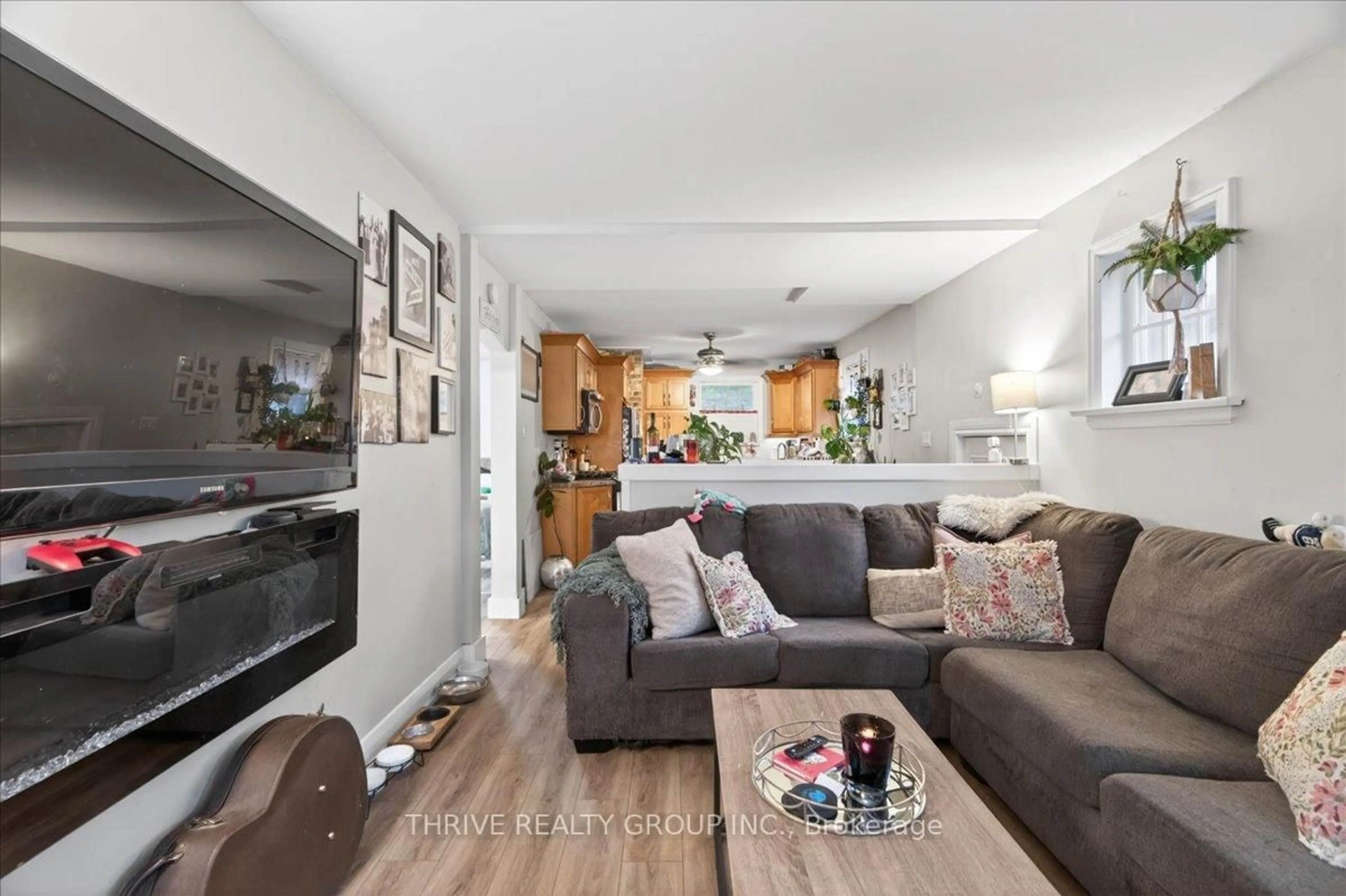 Living room with furniture, unknown for 494 Highbury Ave, London East Ontario N5W 4K4