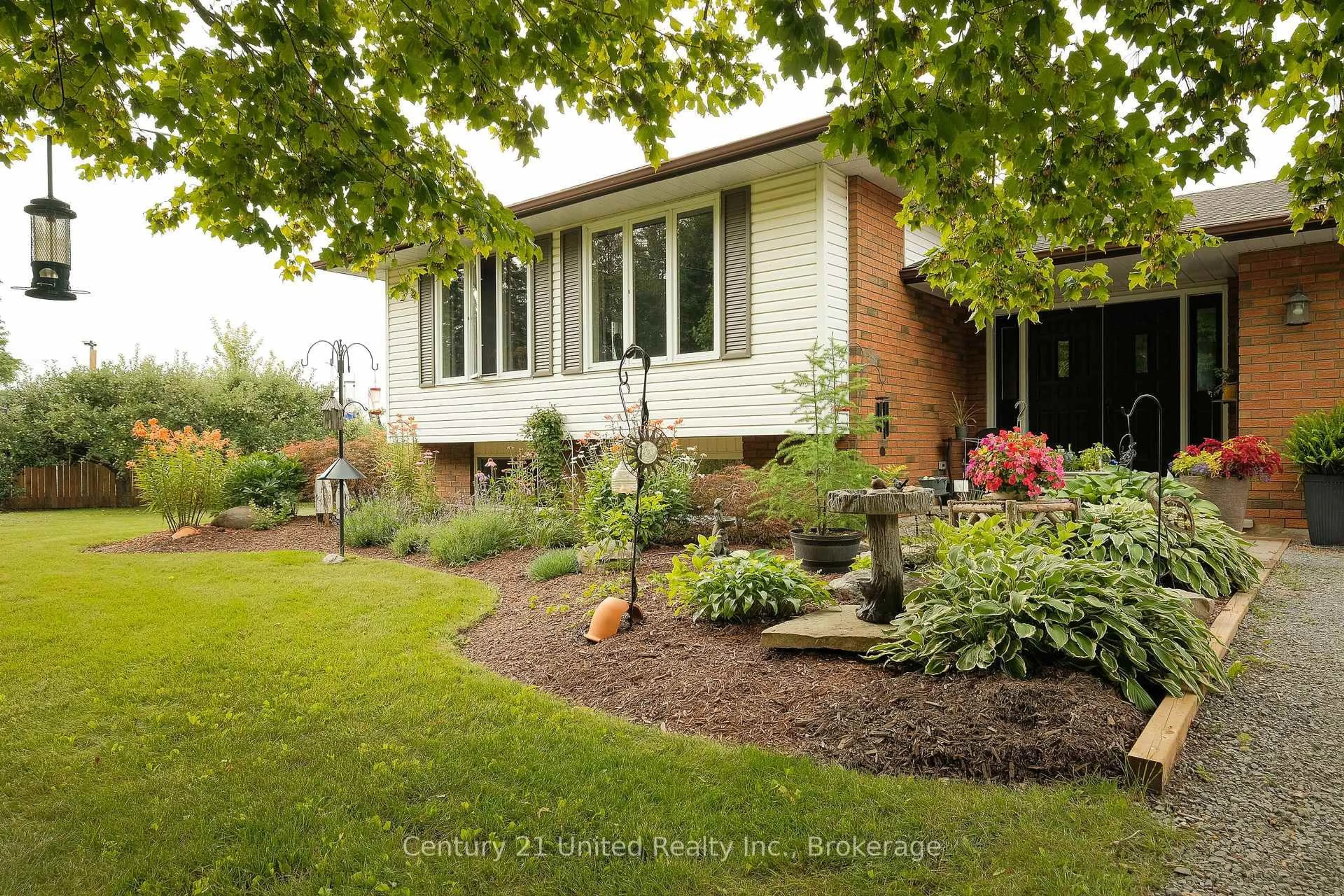 Home with brick exterior material, street for 1118 5th Line, Selwyn Ontario K9J 6X5