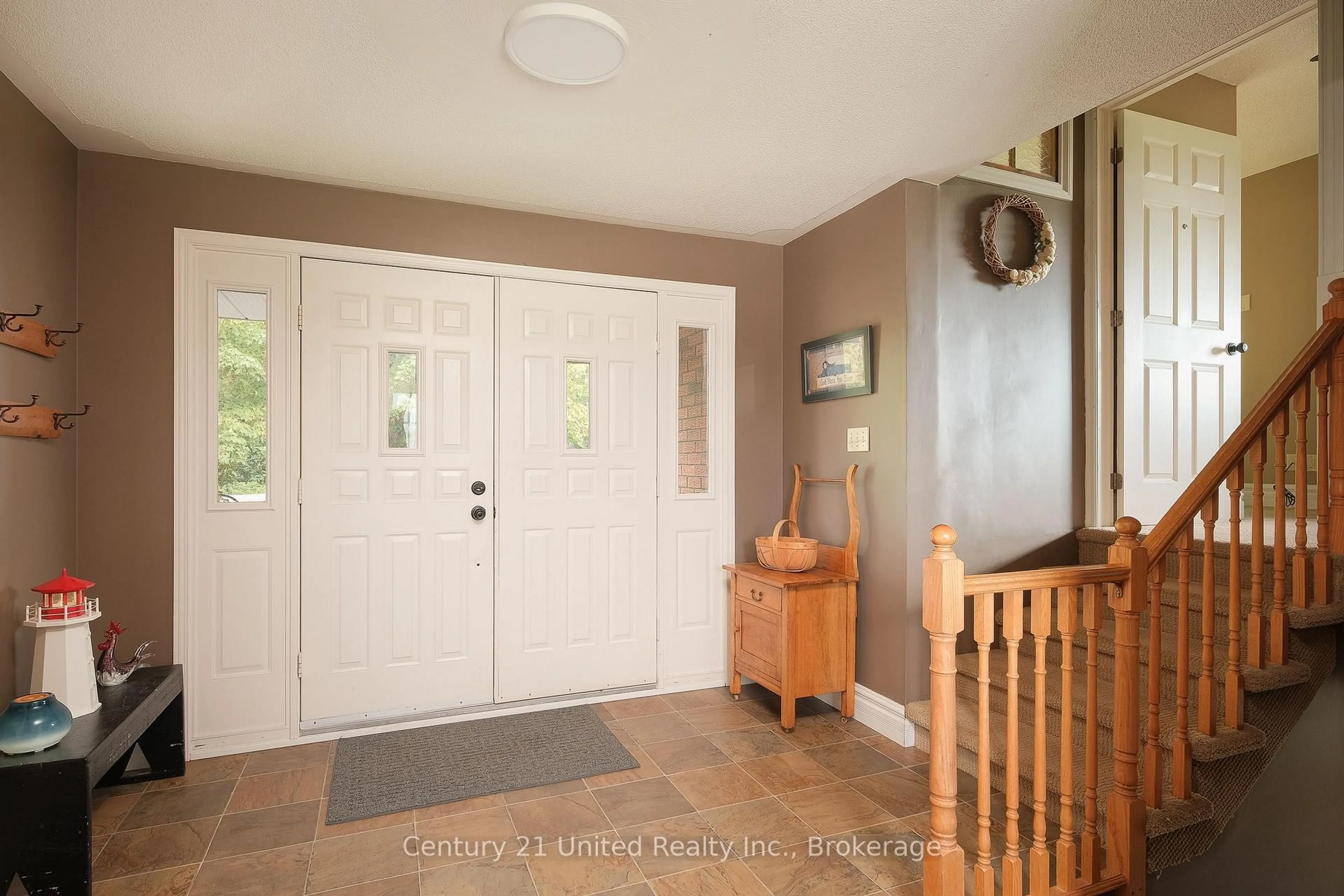 Indoor entryway for 1118 5th Line, Selwyn Ontario K9J 6X5