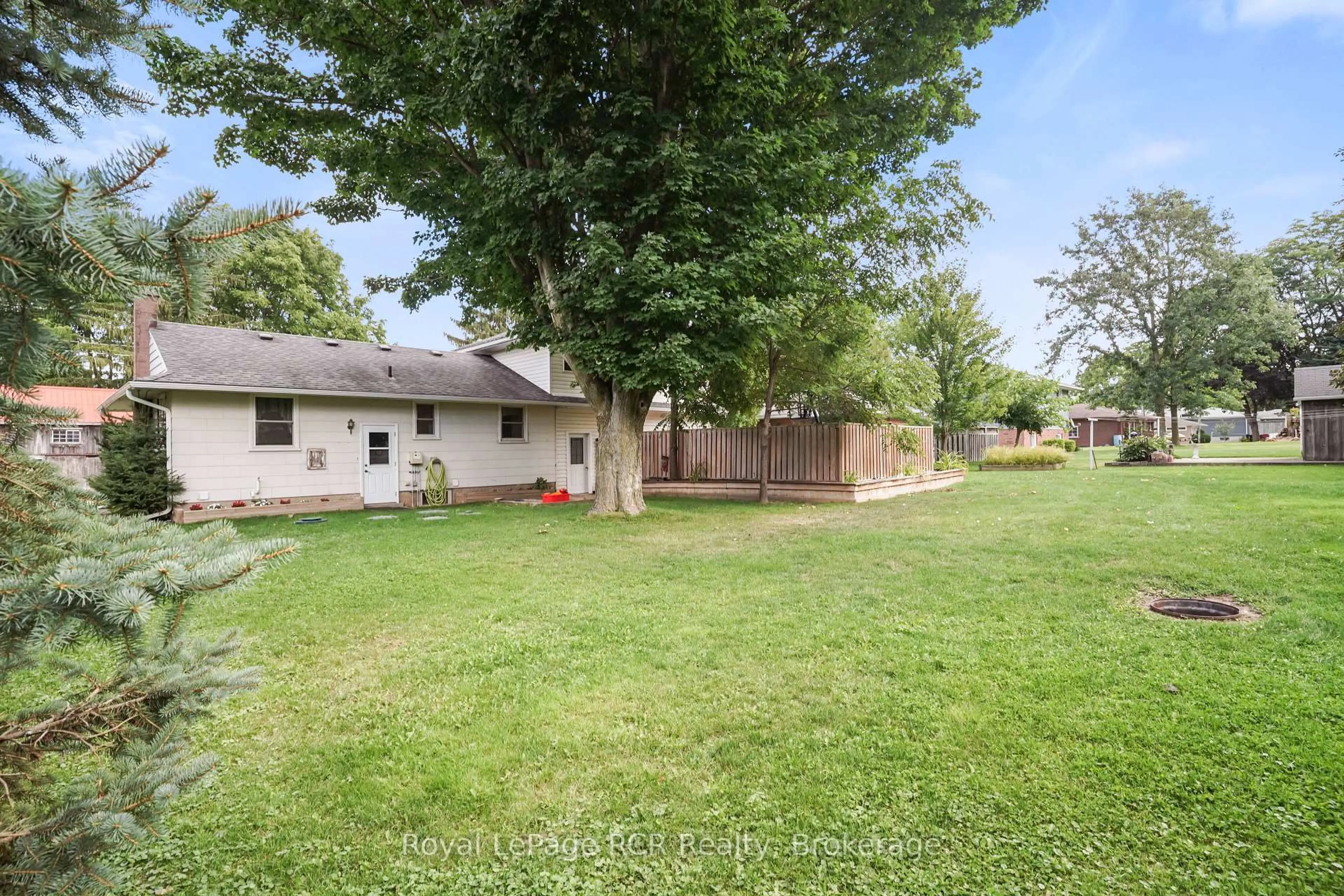 A pic from outside/outdoor area/front of a property/back of a property/a pic from drone, street for 1060 Church St, Waterloo Ontario N0B 2M0
