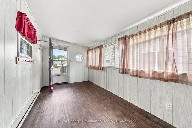311 Dundas St #22, Quinte West 5