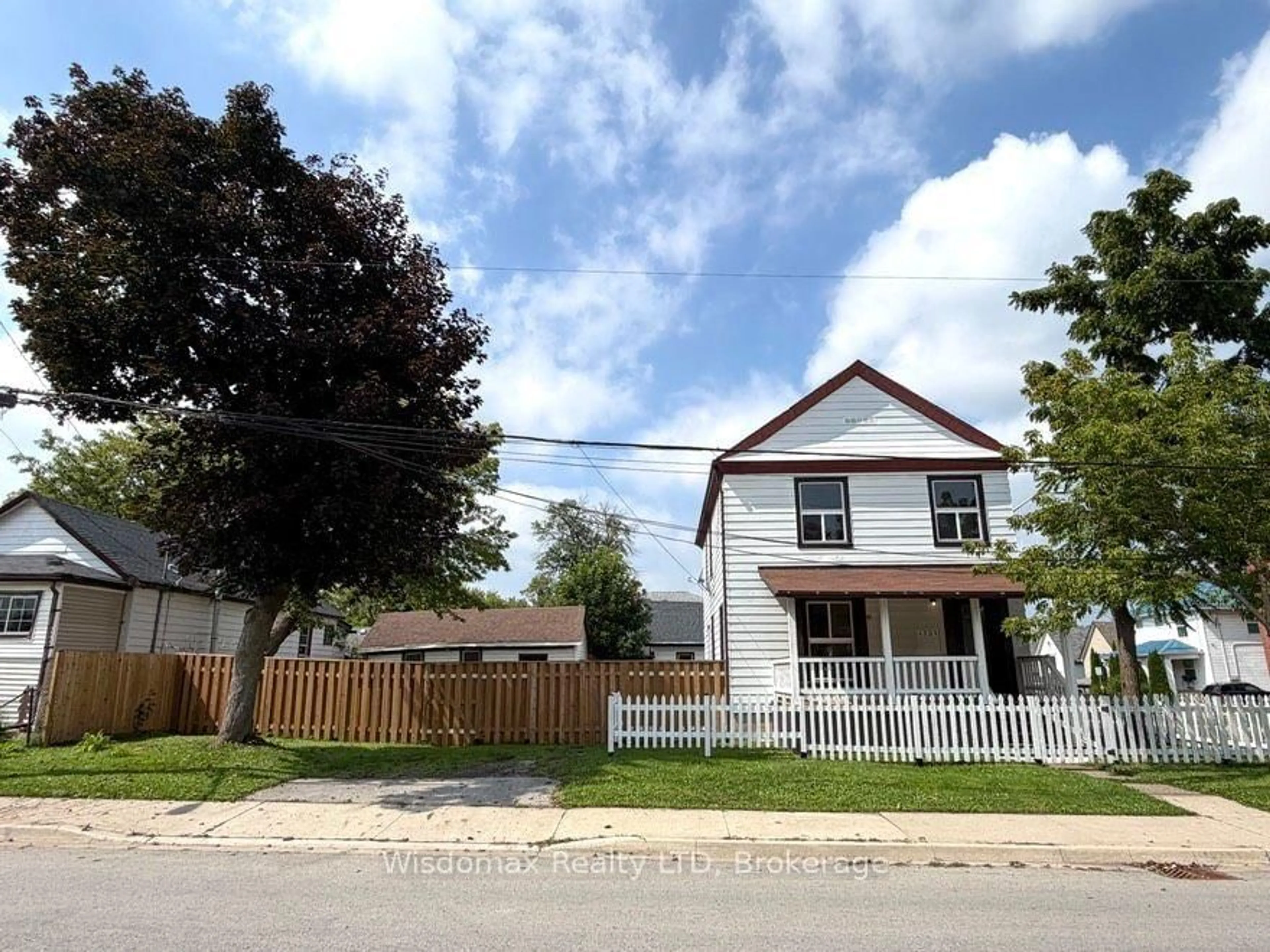 Home with vinyl exterior material, street for 4731 SAINT LAWRENCE Ave, Niagara Falls Ontario L2E 3X8