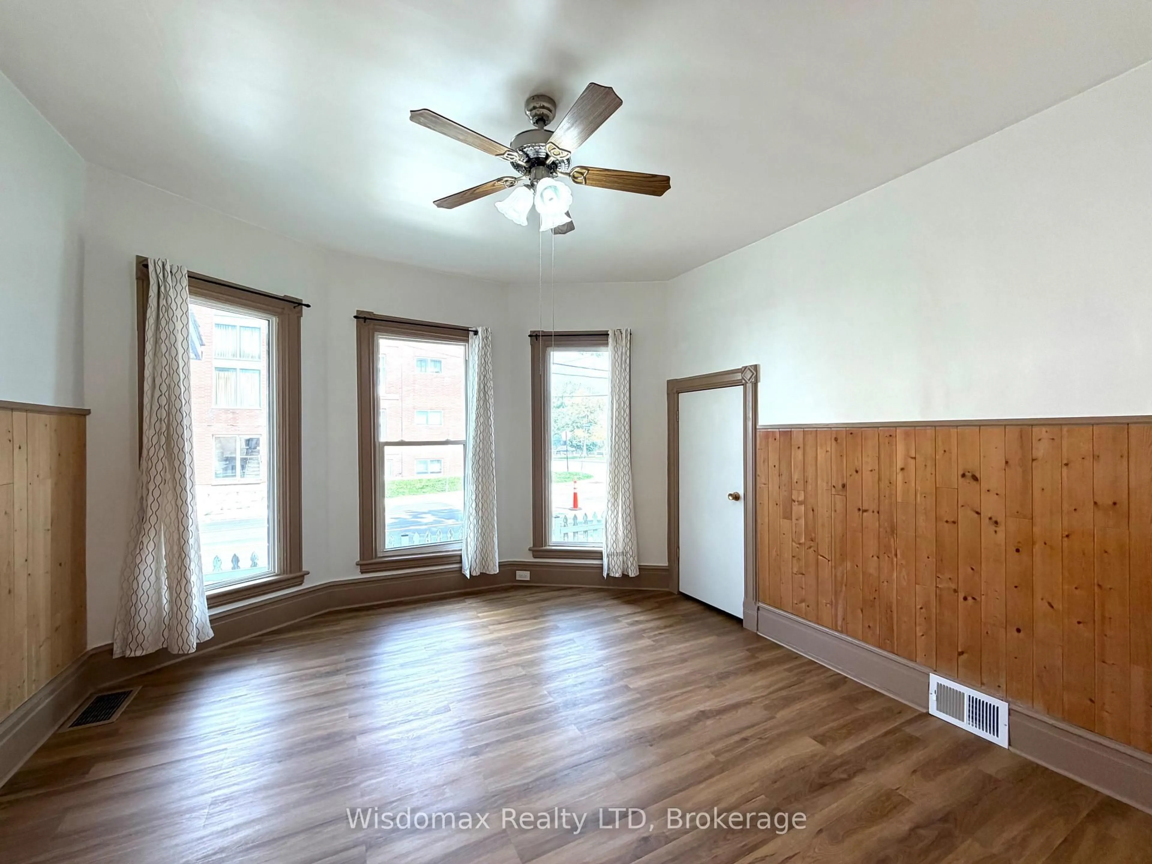 A pic of a room for 4731 SAINT LAWRENCE Ave, Niagara Falls Ontario L2E 3X8