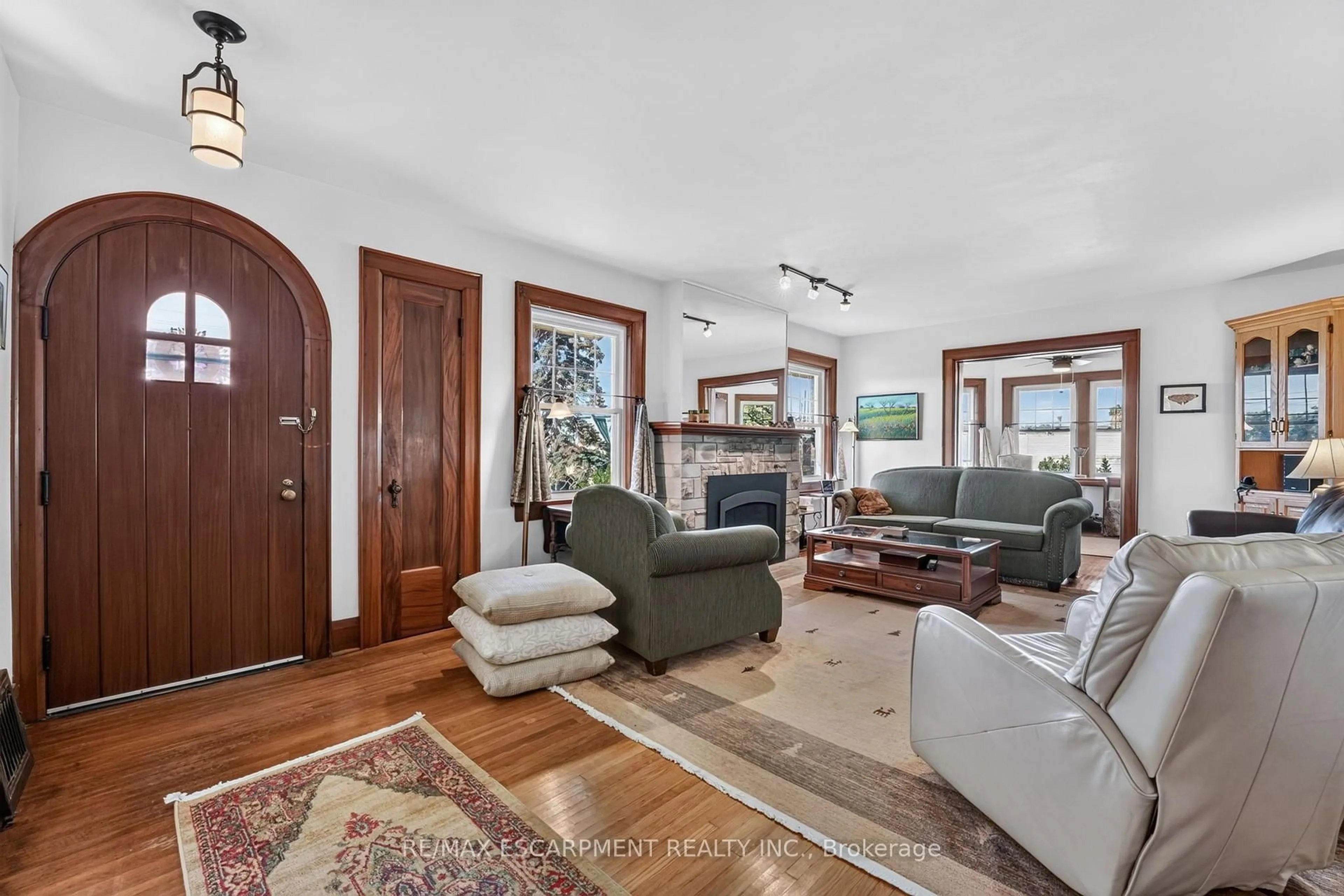 Living room with furniture, unknown for 1210 Garrison Rd, Fort Erie Ontario L2A 1P1