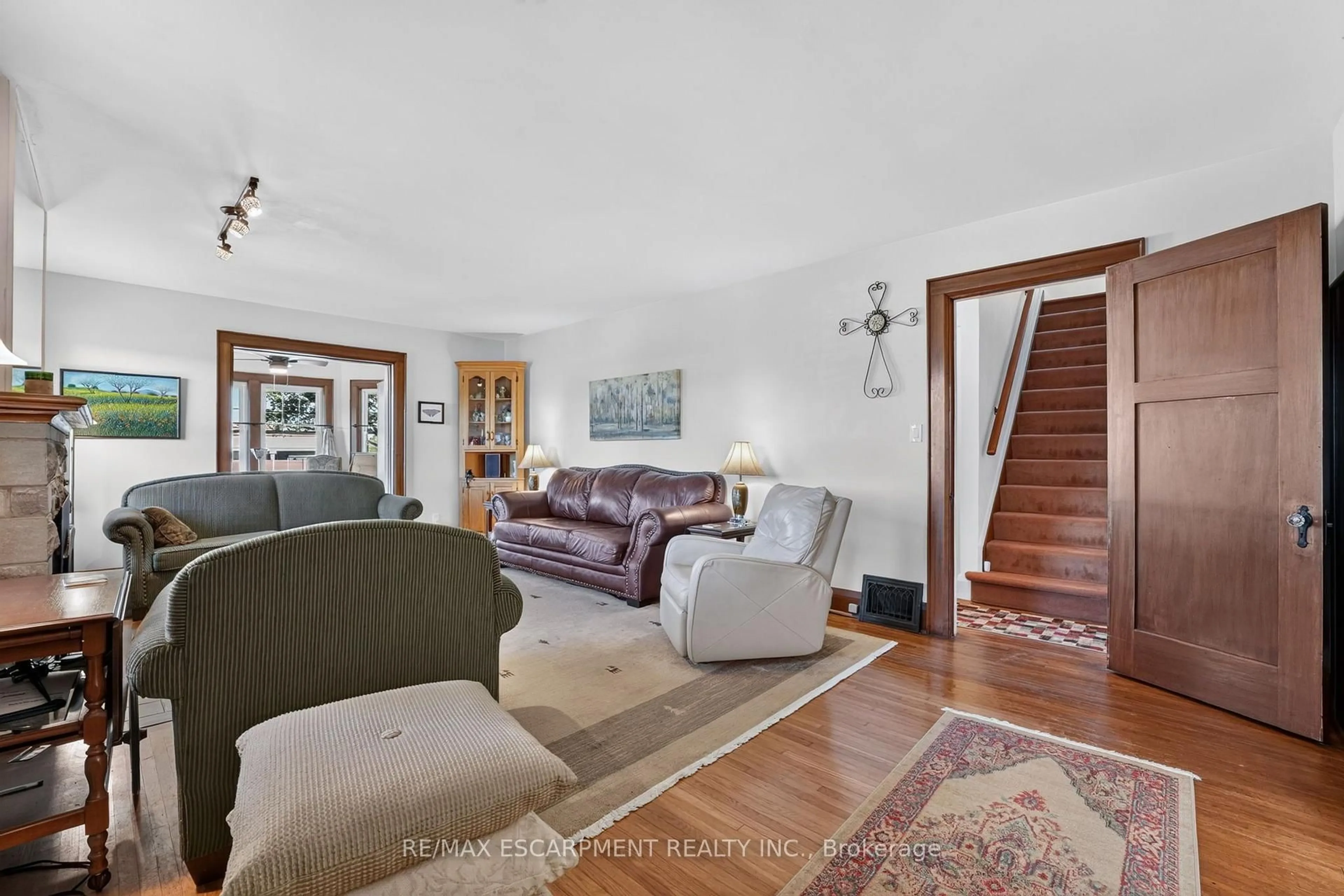 Living room with furniture, unknown for 1210 Garrison Rd, Fort Erie Ontario L2A 1P1