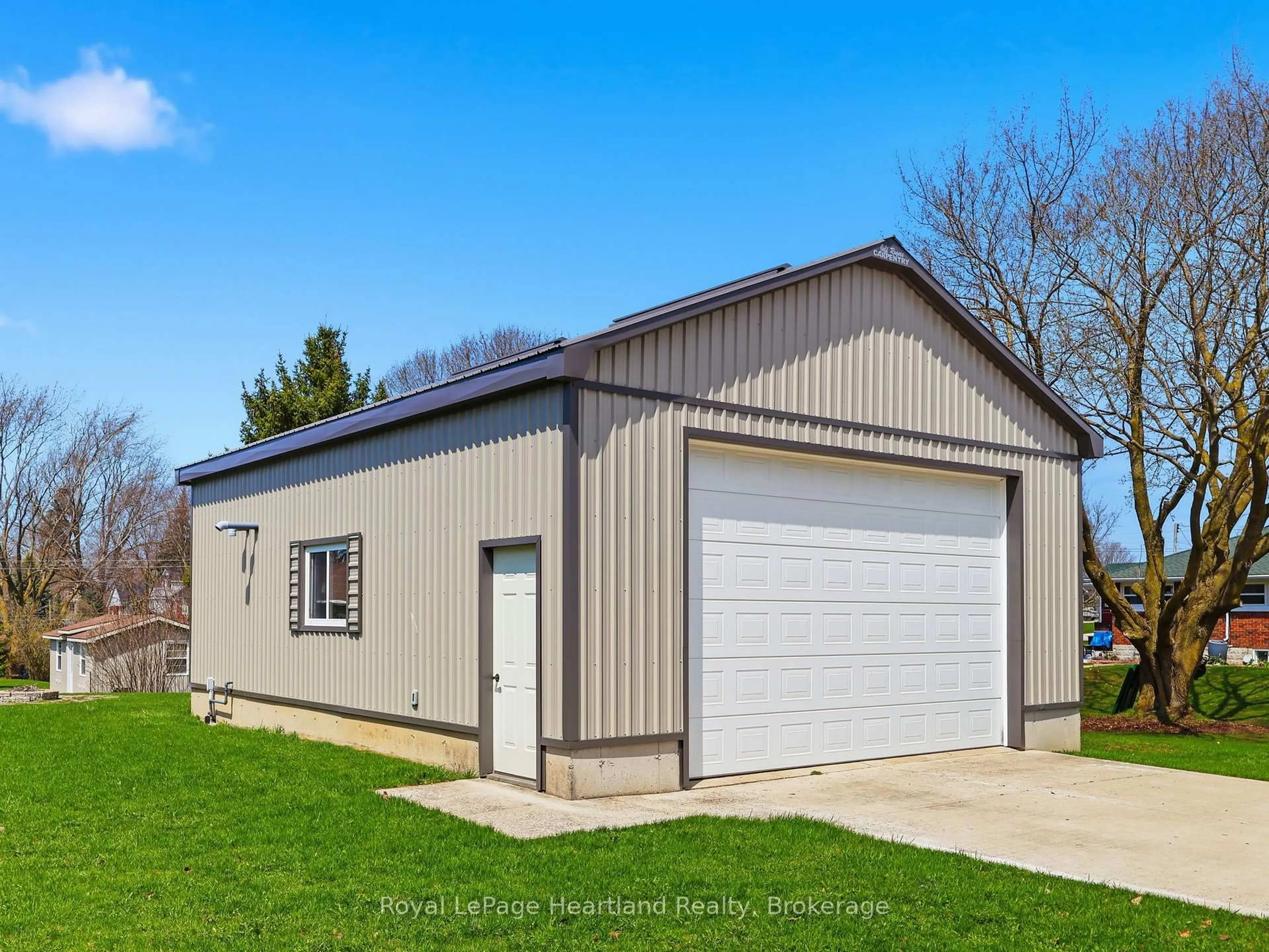 Indoor garage for 25 VINCENT St, South Bruce Ontario N0G 2J0